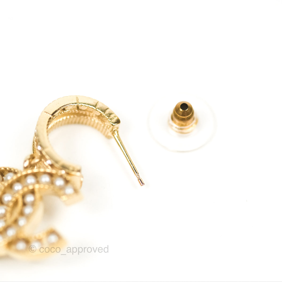 CHANEL 26S DOUBLE C LOGO PEARL STUD EARRINGS WITH PINK GLASS DROP IN GOLD METAL 629892