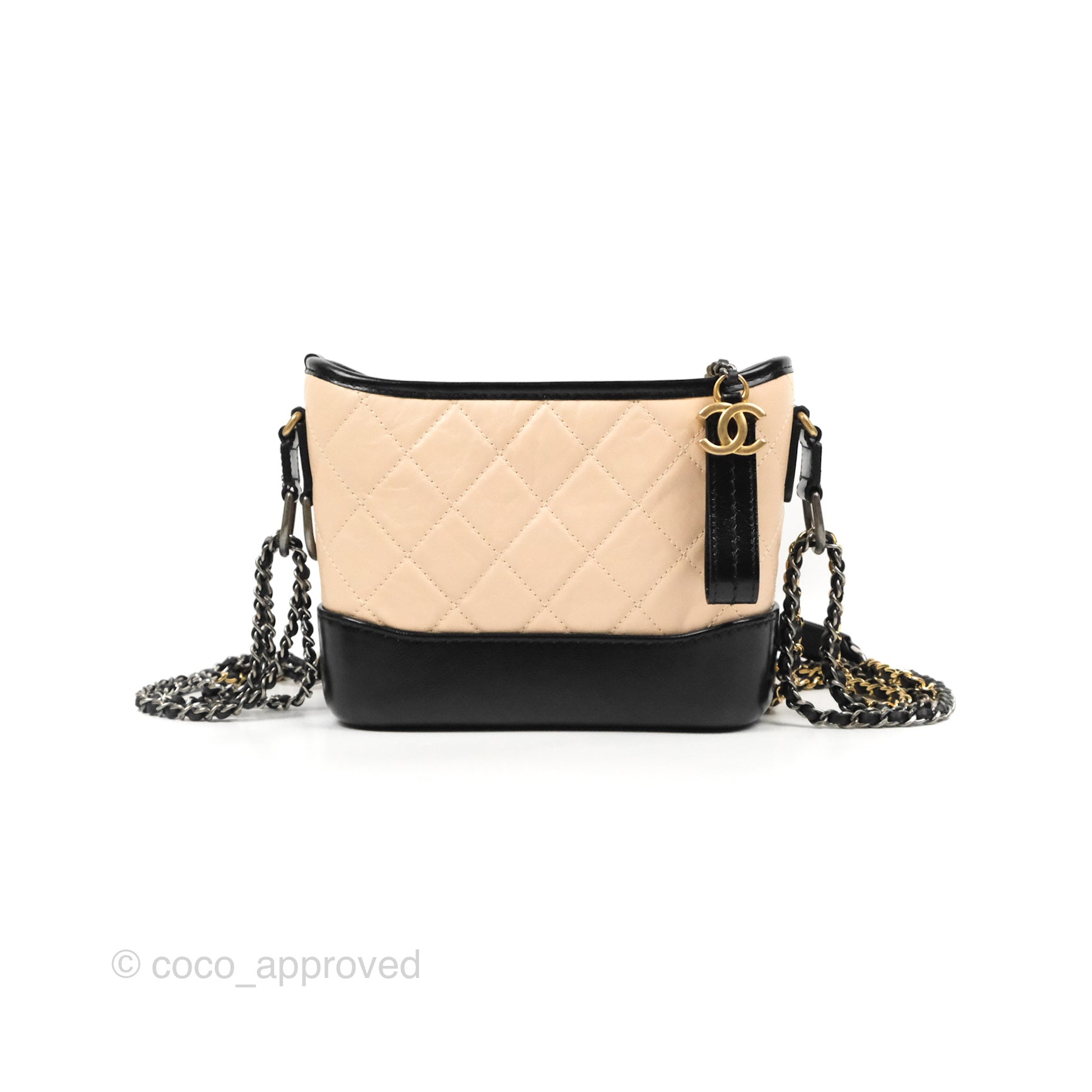 Small Gabrielle Hobo Quilted Beige Aged Calfskin ———————————————————————⁣⁣  Price 3588USD / 5600AUD / 4900CAD / 4888SGD / 2699