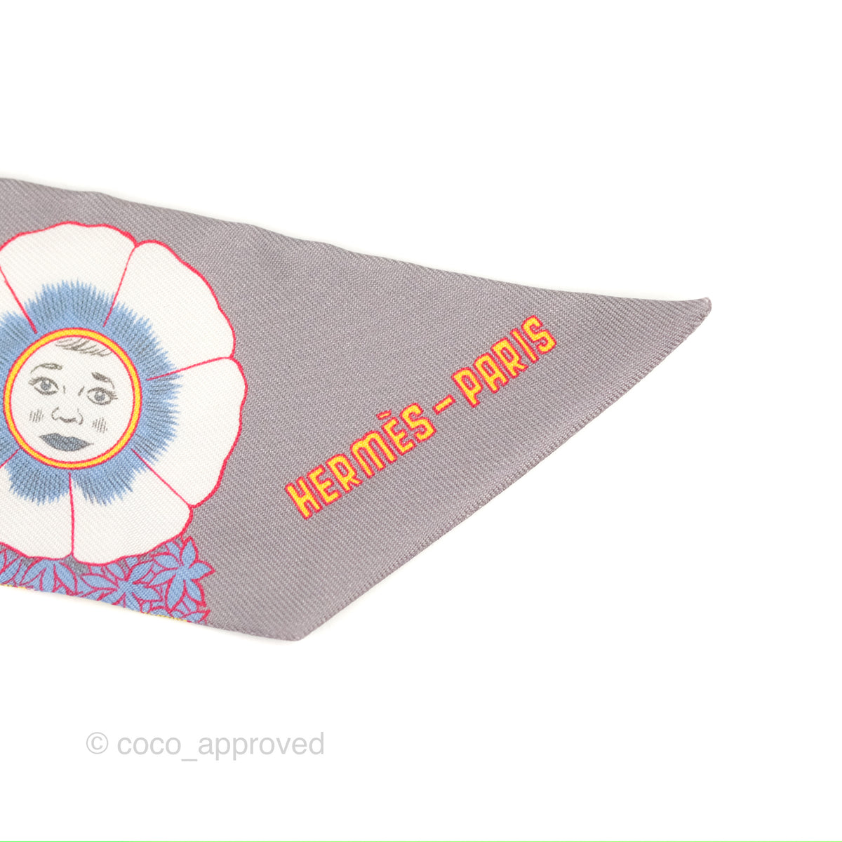 Hermès Dress Code Silk Twilly Gris/Jaune Vif/Orange Coco Approved Studio