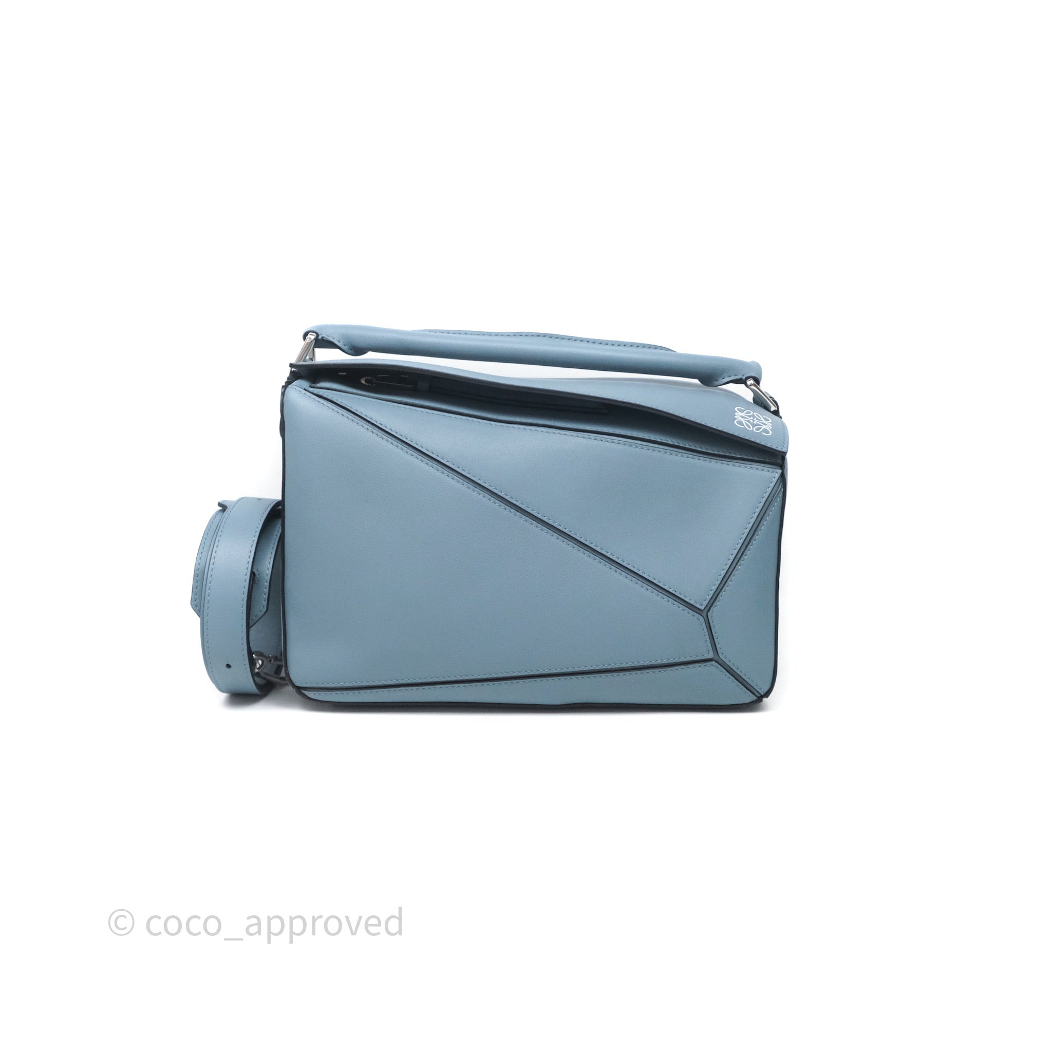 【関税&送料込】Loewe Bags Silver LOEWE Metallic Calfskin Mini Elephant Crossbody Bag Silver