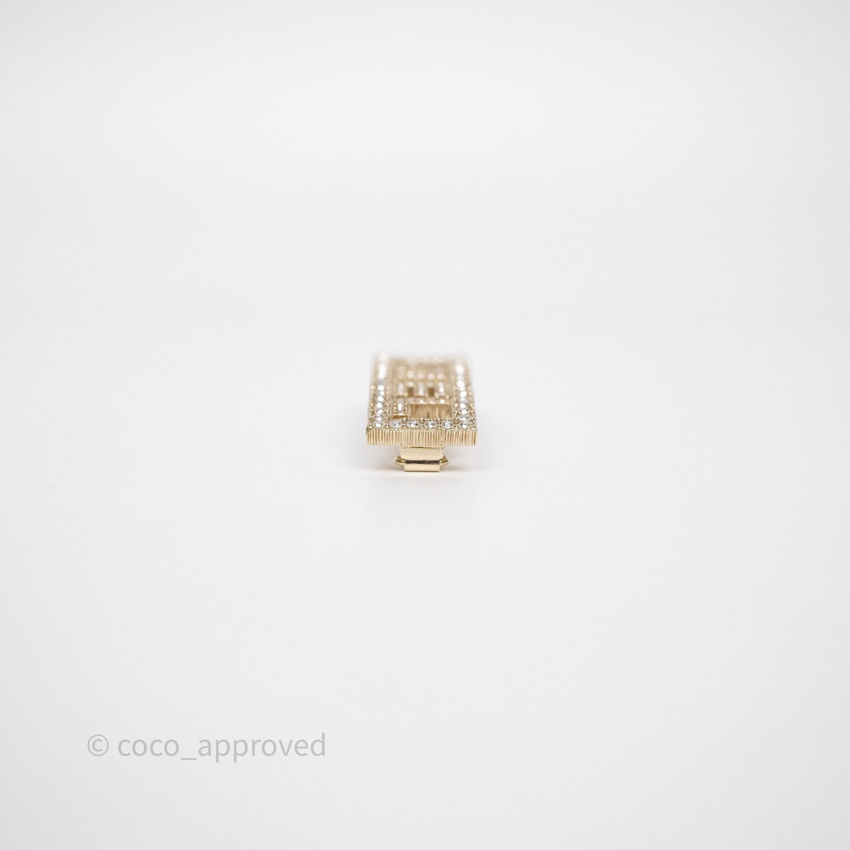 CHANEL Clear Crystal and Gold-Tone Logo Hair Clip Chanel Crystal CC Logo Hair Clip Gold Tone 24K – Coco  main image 4
