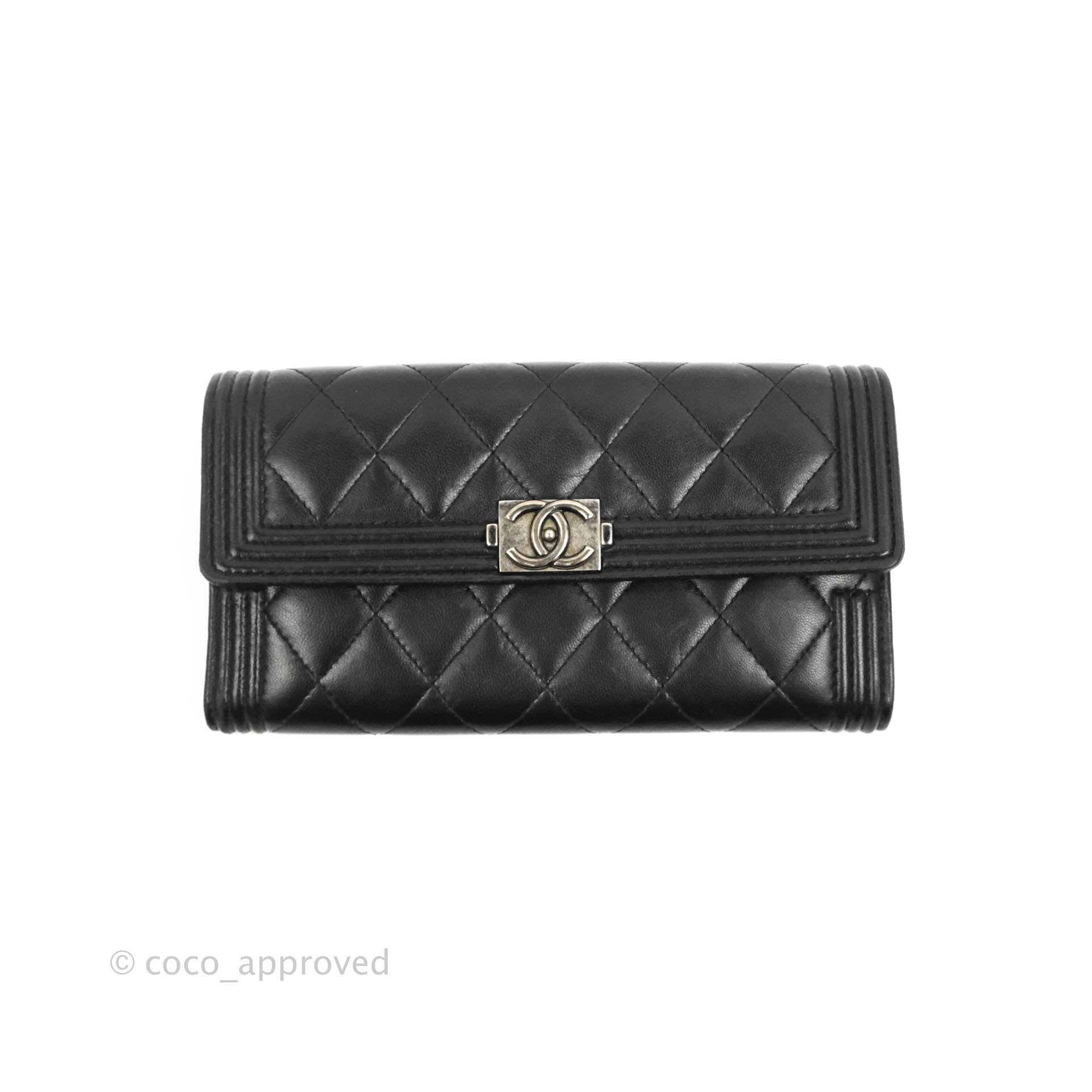 strå mumlende endnu engang Chanel Quilted Boy Flap Long Wallet Black Lambskin Ruthentium Hardware –  Coco Approved Studio