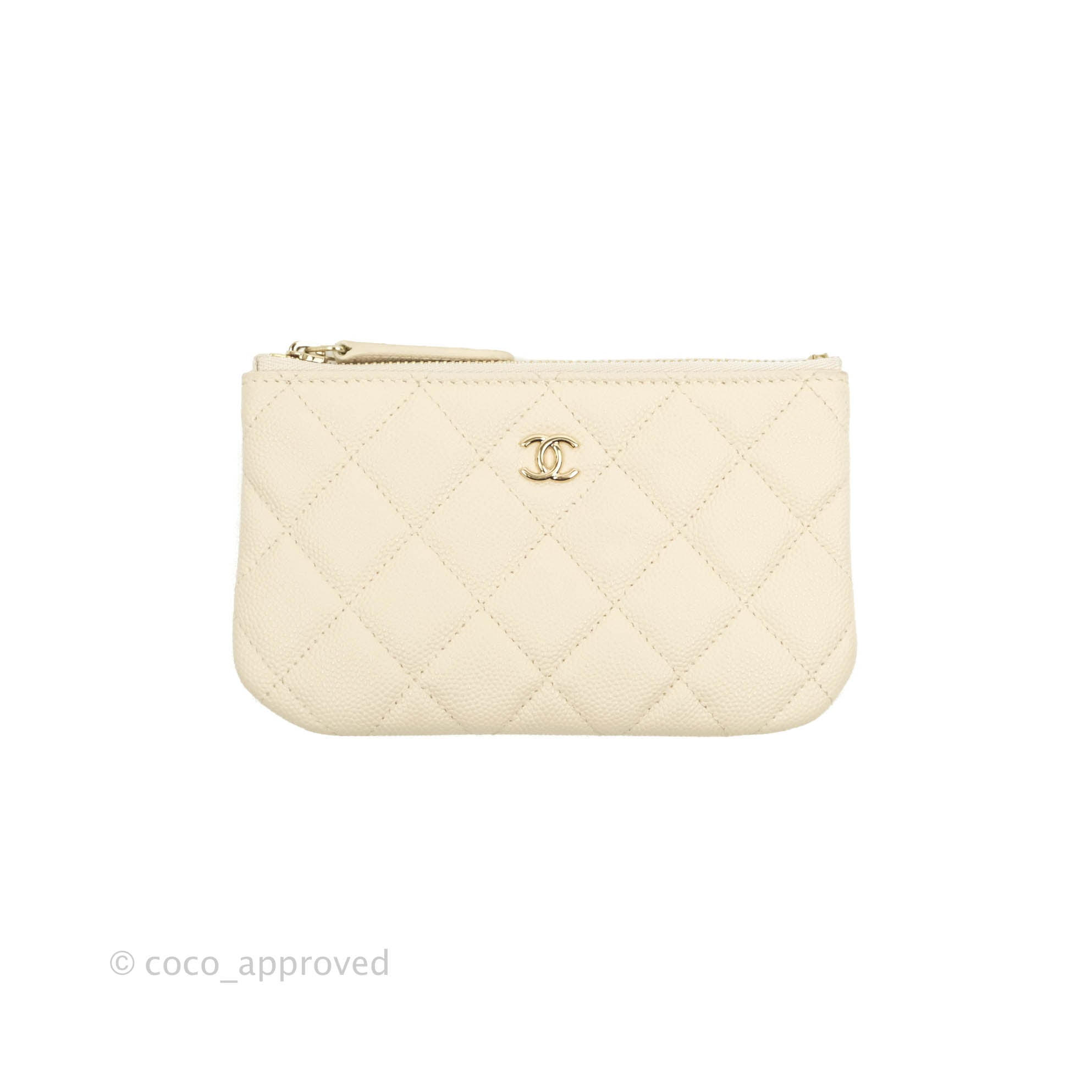 Battle of the Pouches: Chanel Mini O-Case Vs. Louis Vuitton Mini Pochette 