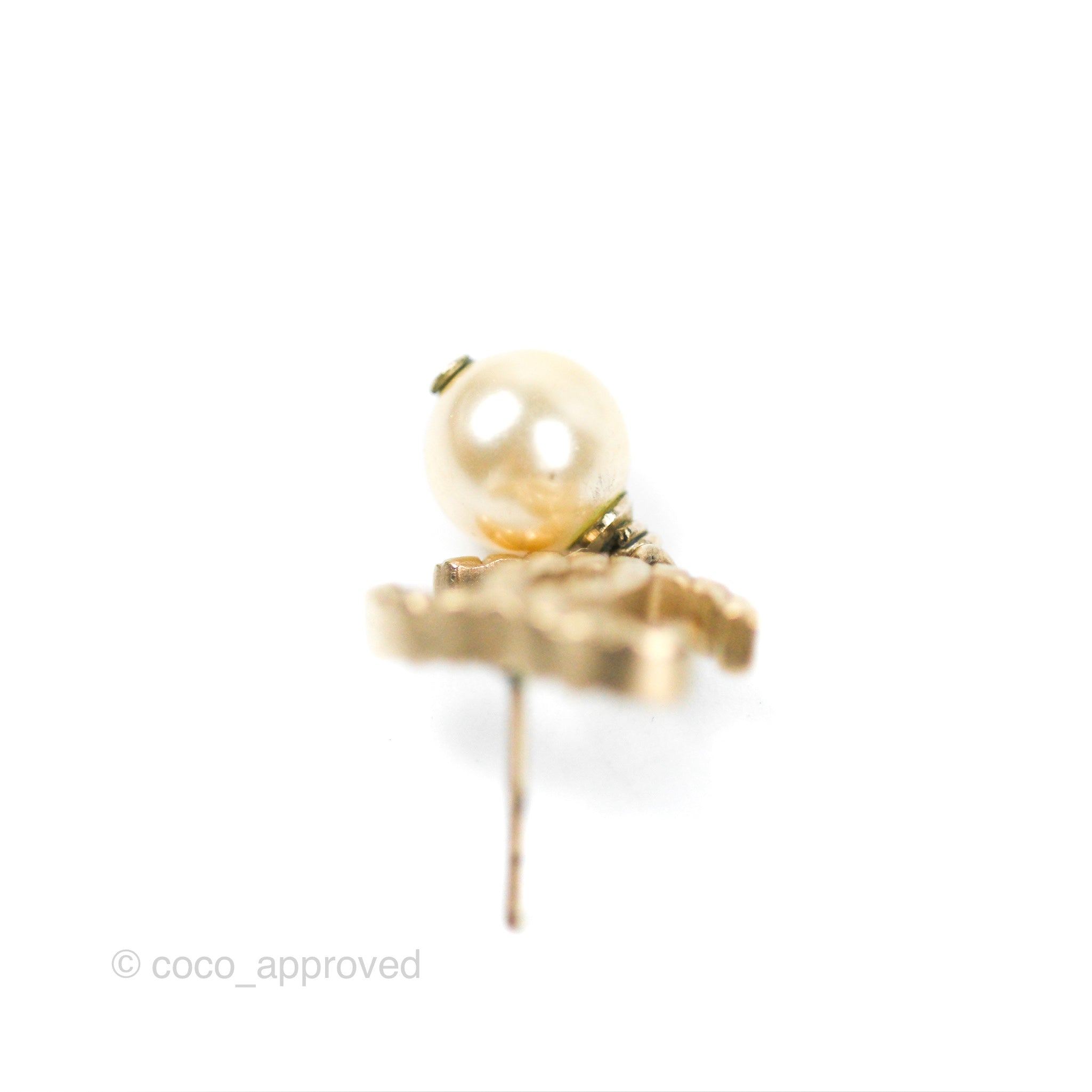 Chanel CC Pearl Drop Earrings Gold Tone 10A – Coco Approved Studio