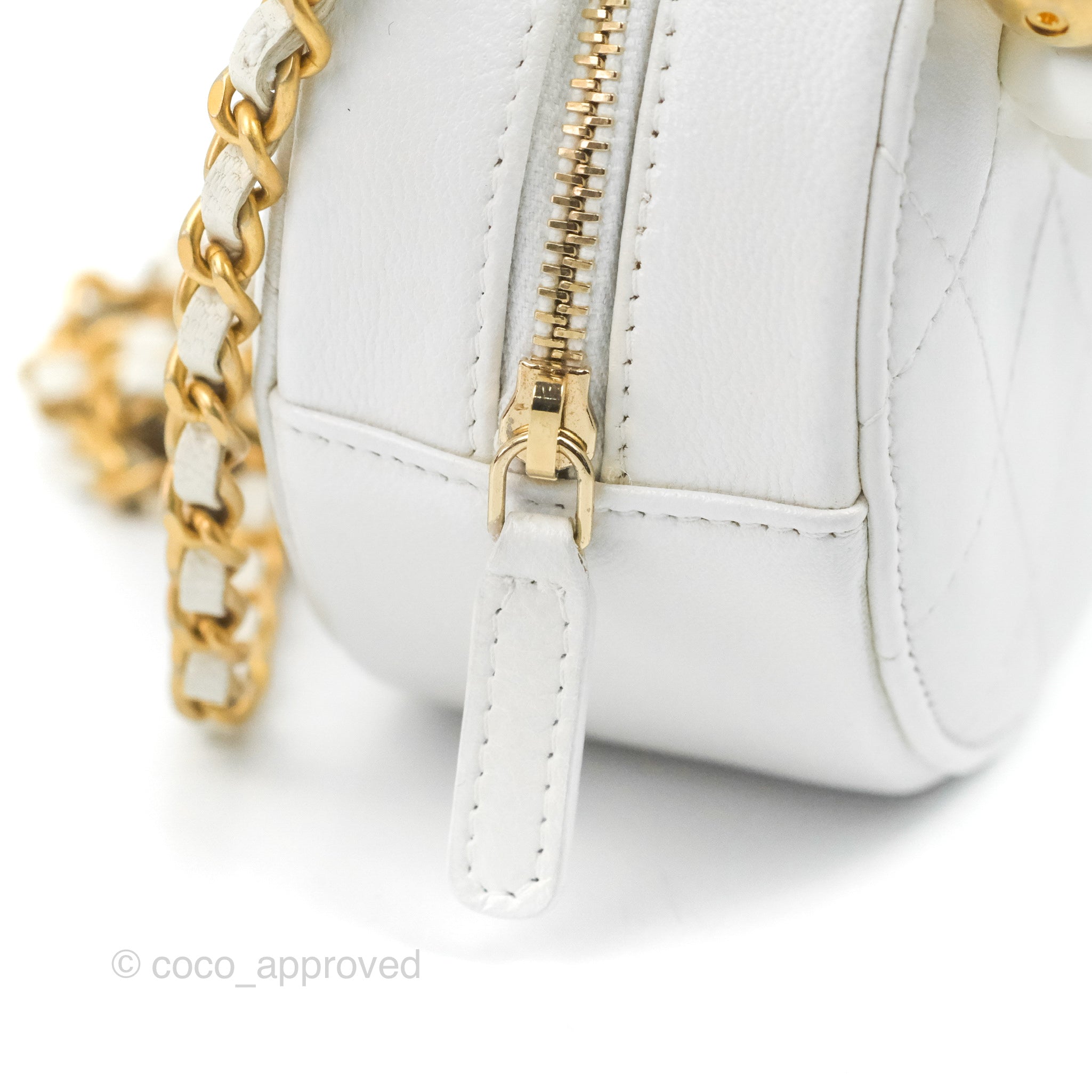 Clutch with chain - Lambskin, imitation pearls & gold-tone metal, white —  Fashion | CHANEL