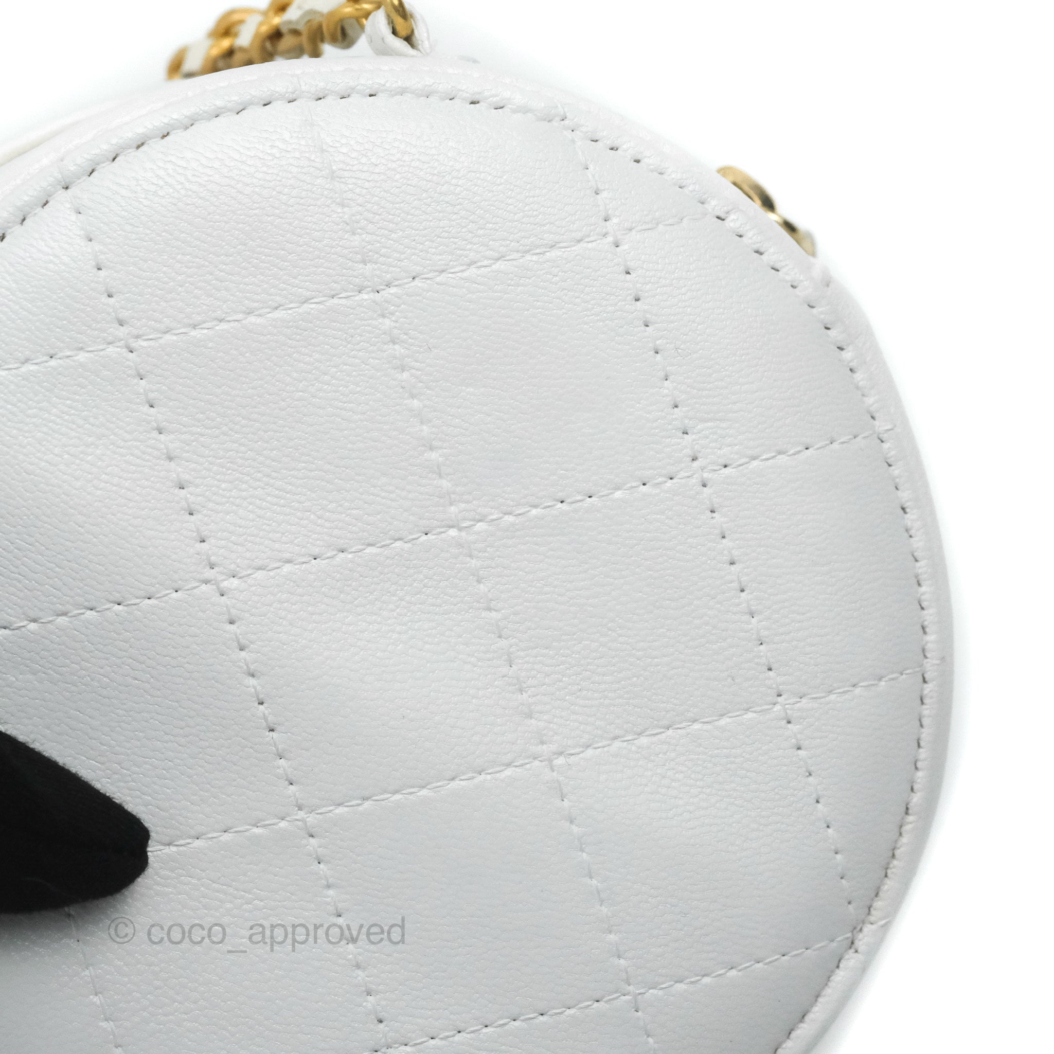 Clutch with chain - Lambskin, imitation pearls & gold-tone metal, white —  Fashion | CHANEL