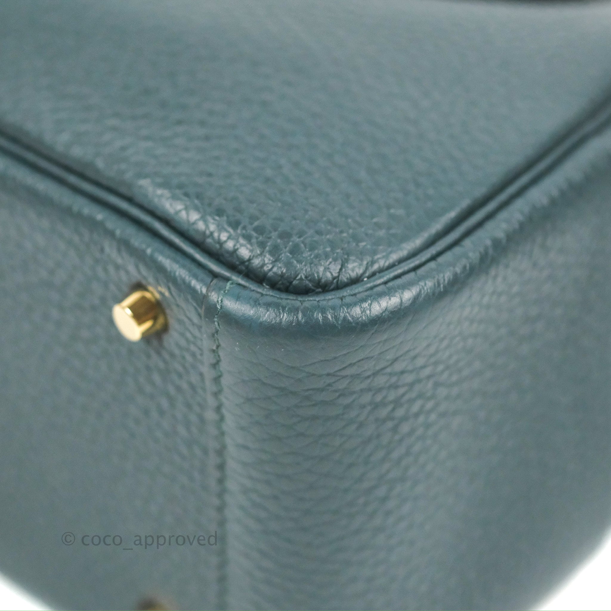 Hermès Mini Lindy 20 Vert Cypres Clemence Gold Hardware – Coco Approved  Studio