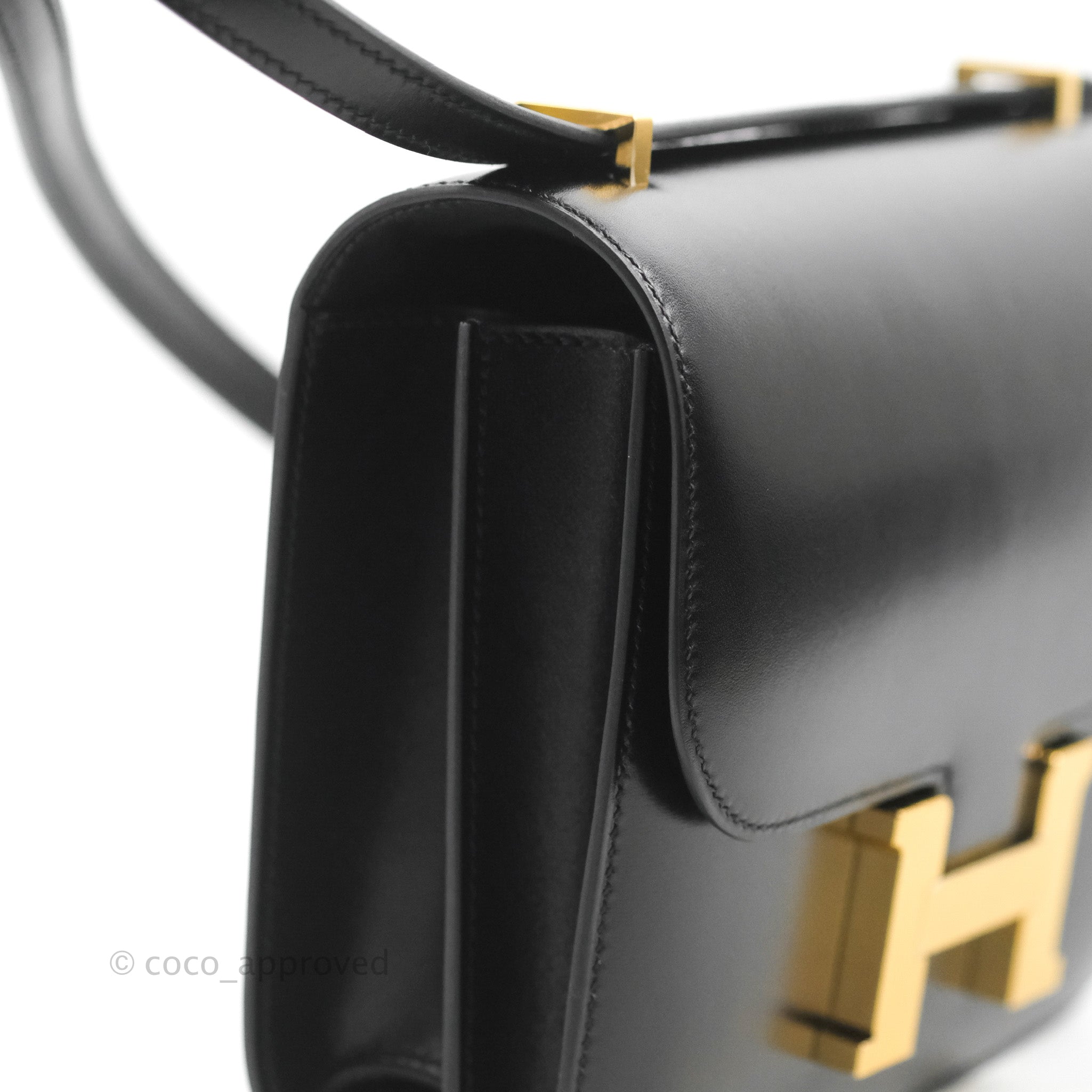 A BLACK CALF BOX LEATHER MINI CONSTANCE 18 WITH GOLD HARDWARE