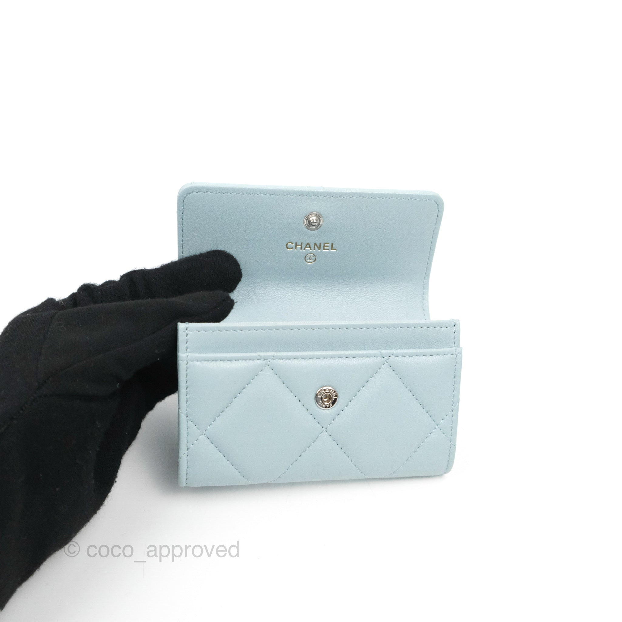 Chanel 19 leather wallet Chanel Green in Leather - 33649399