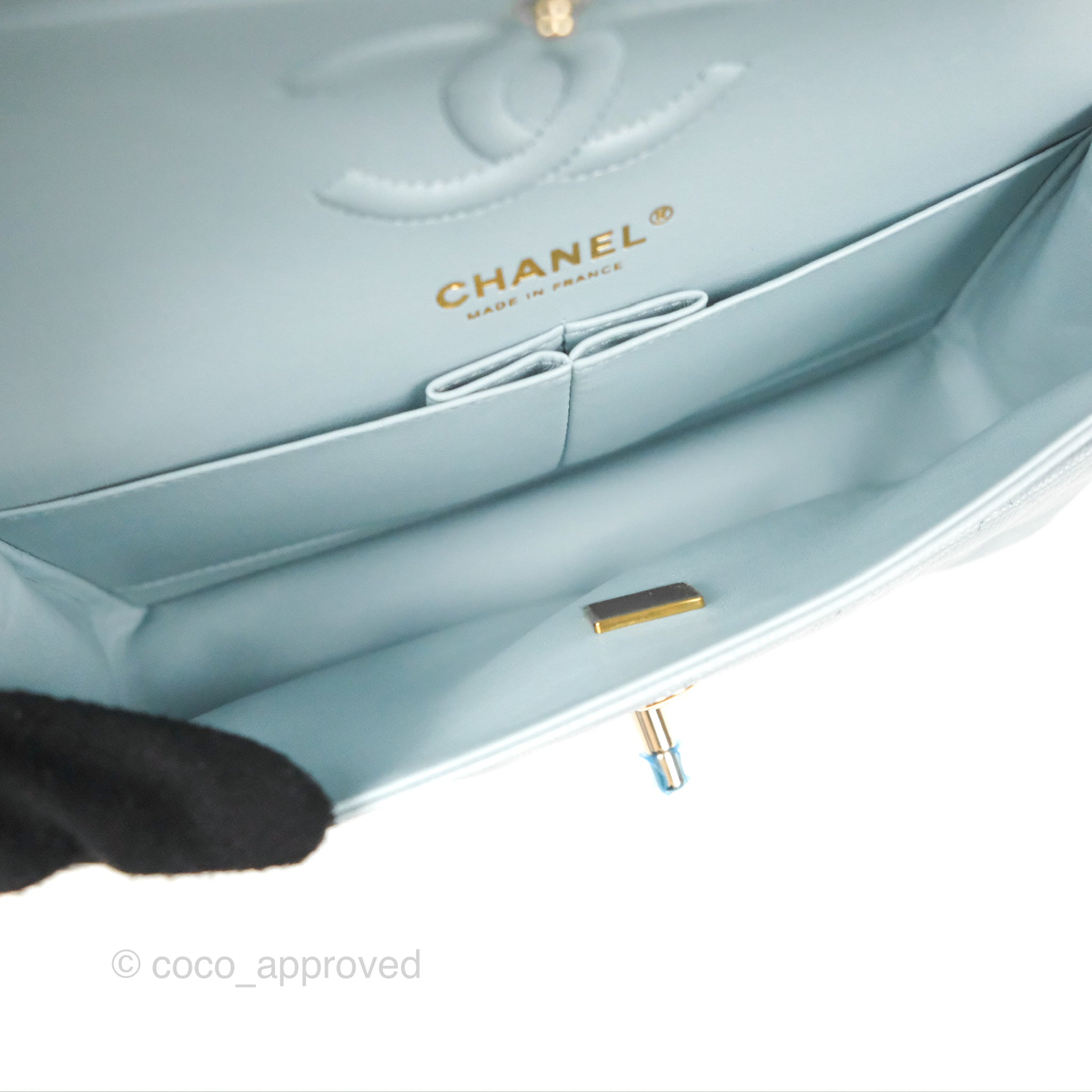 Timeless 22P Chanel Classic lined Flap Caviar Leather Light Baby Blue. Light  blue ref.501549 - Joli Closet