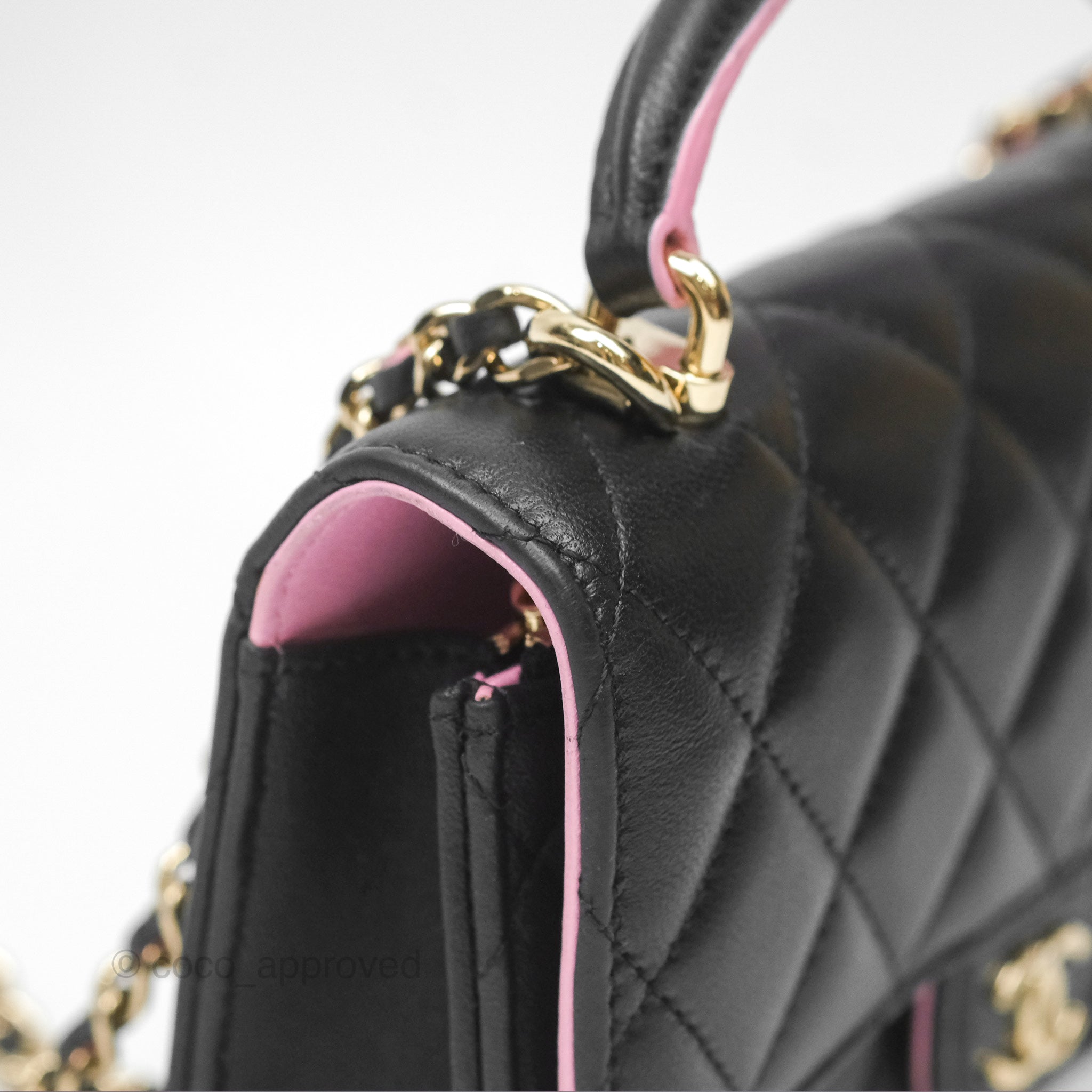 ショルダーバッグ・ポシェット × ヴィンテージ(中古) Chanel Top Handle Phone Holder Mini Crossbody Bag Chanel Top Handle Mini WOC Phone Holder Black/Pink Lambskin