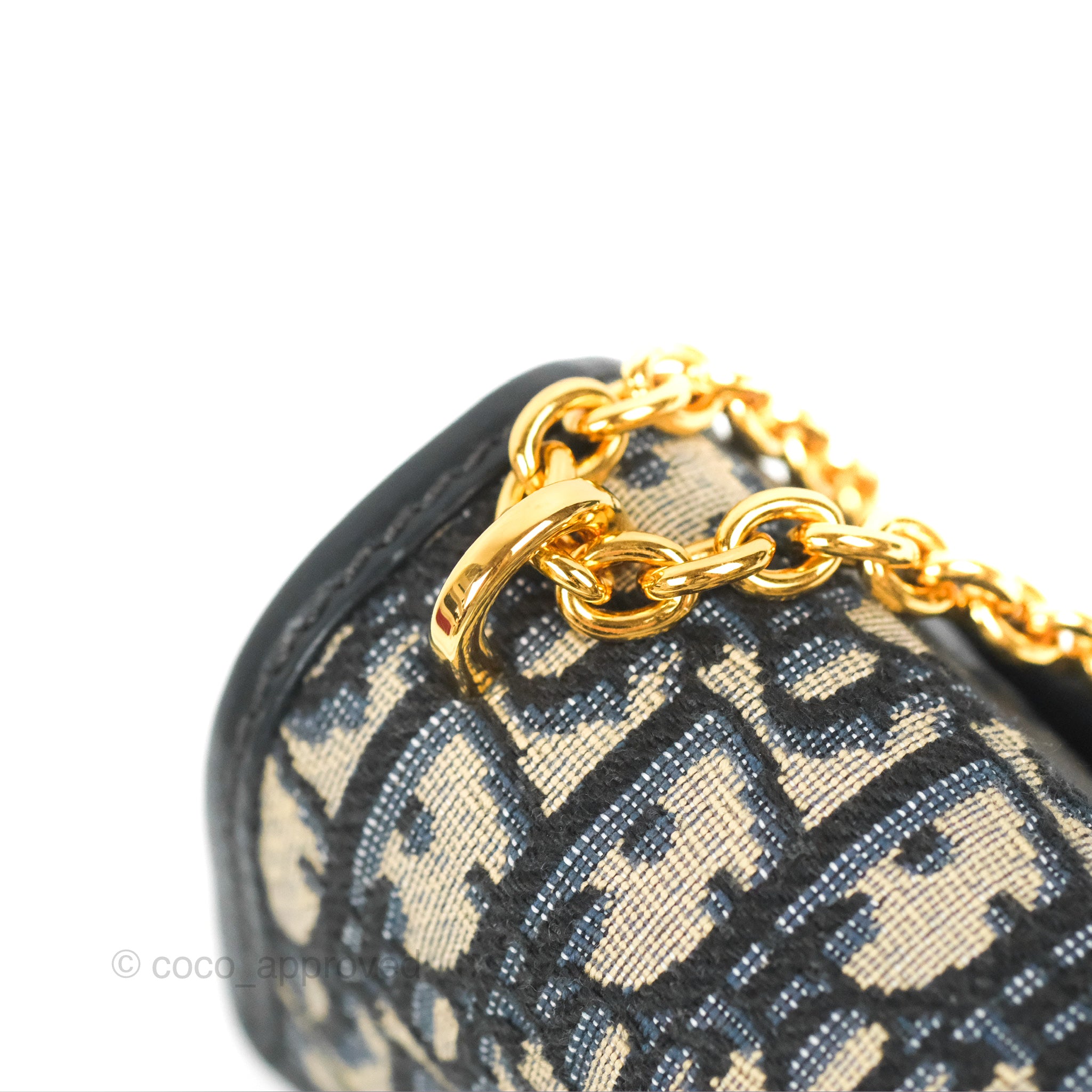 Shop Christian Dior 30 MONTAIGNE EAST-WEST BAG WITH CHAIN (M9334UHEL_M030)  by NobU37
