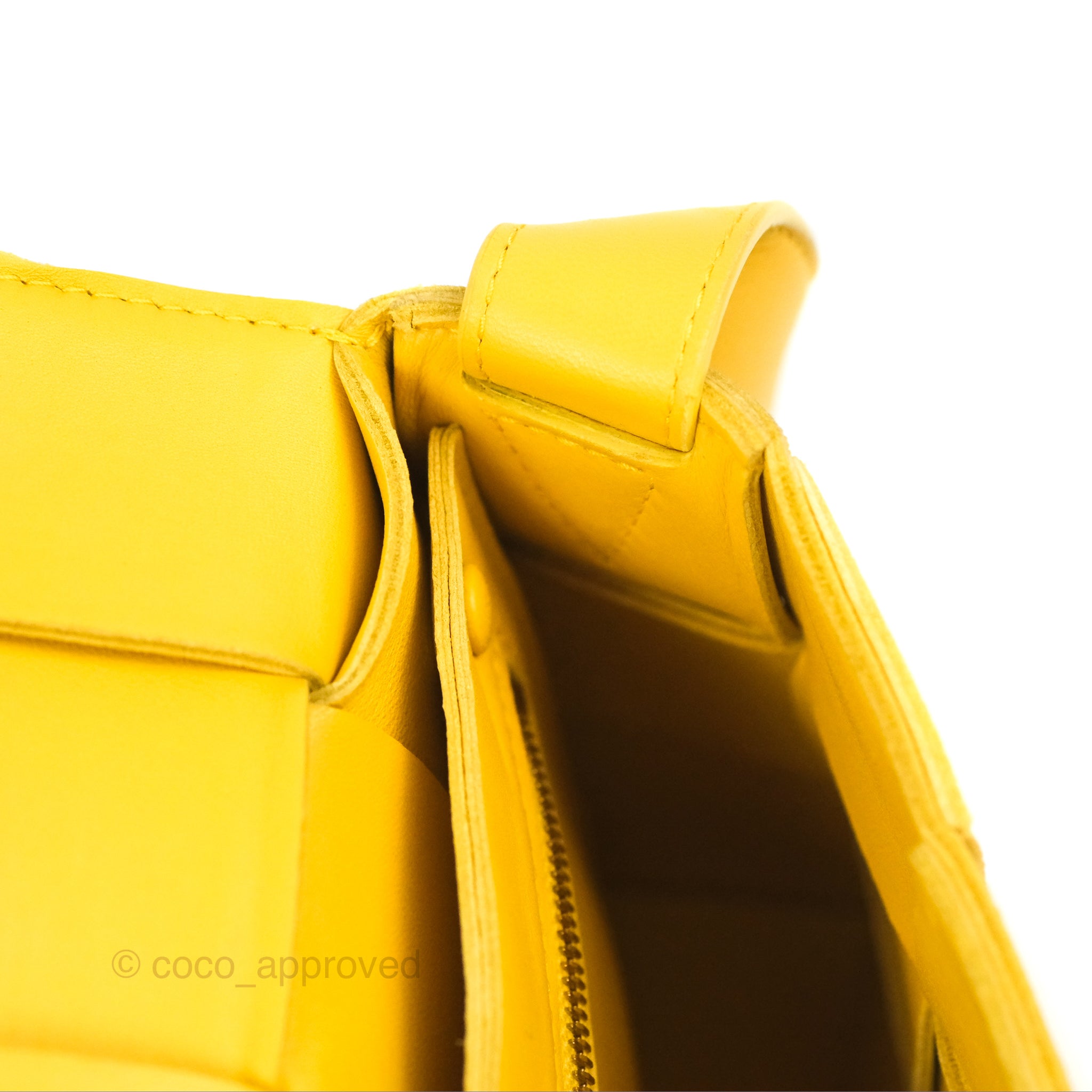 【関税込み】Bottega Veneta イエロー スモール V Clasp バッグ Bottega Veneta: Yellow Small V Clasp Bag | SSENSE