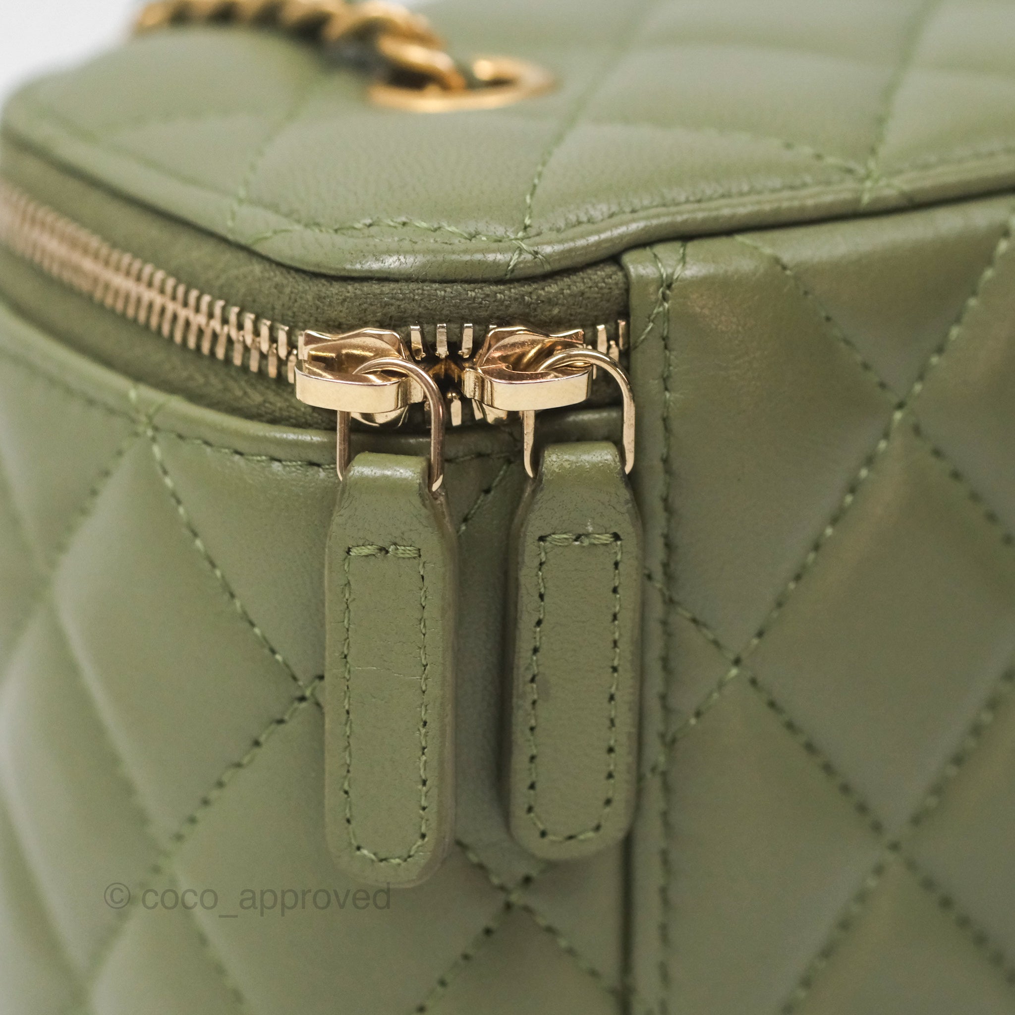 Chanel Pearl Crush Vanity With Chain Olive Green Lambskin  display picture 2