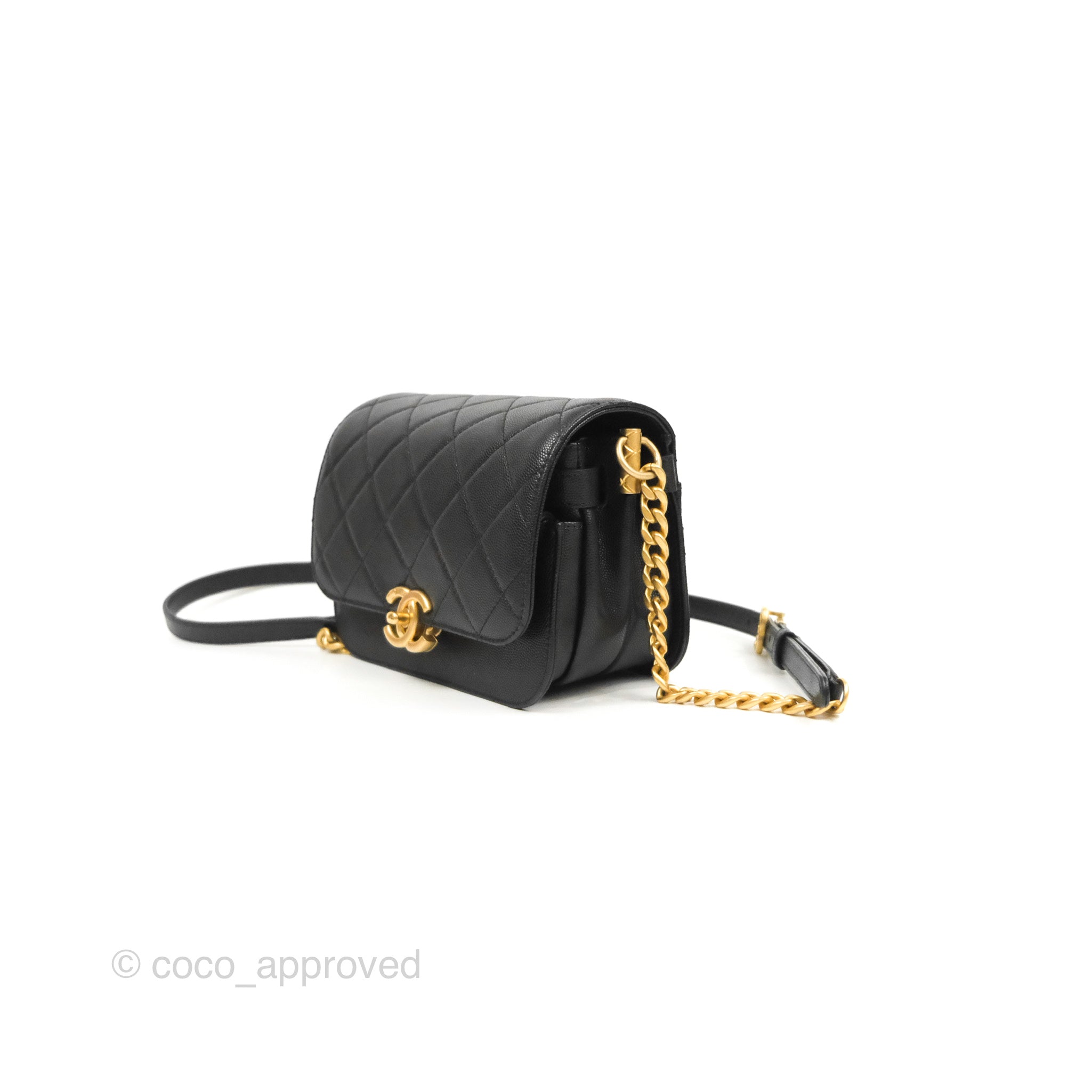 Shop CHANEL 2022-23FW Small Messenger Bag by aamitene
