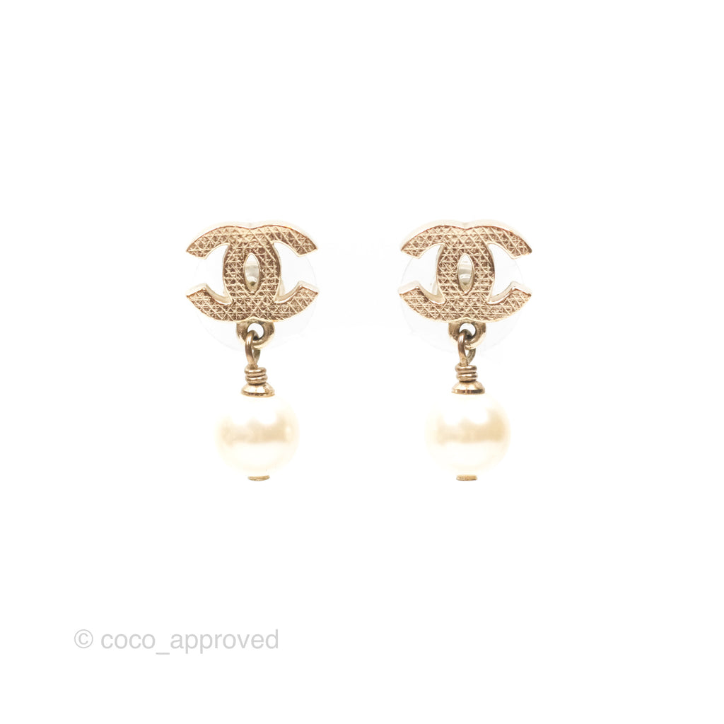 Chanel CC Pearl Drop Earrings Gold Tone 12W