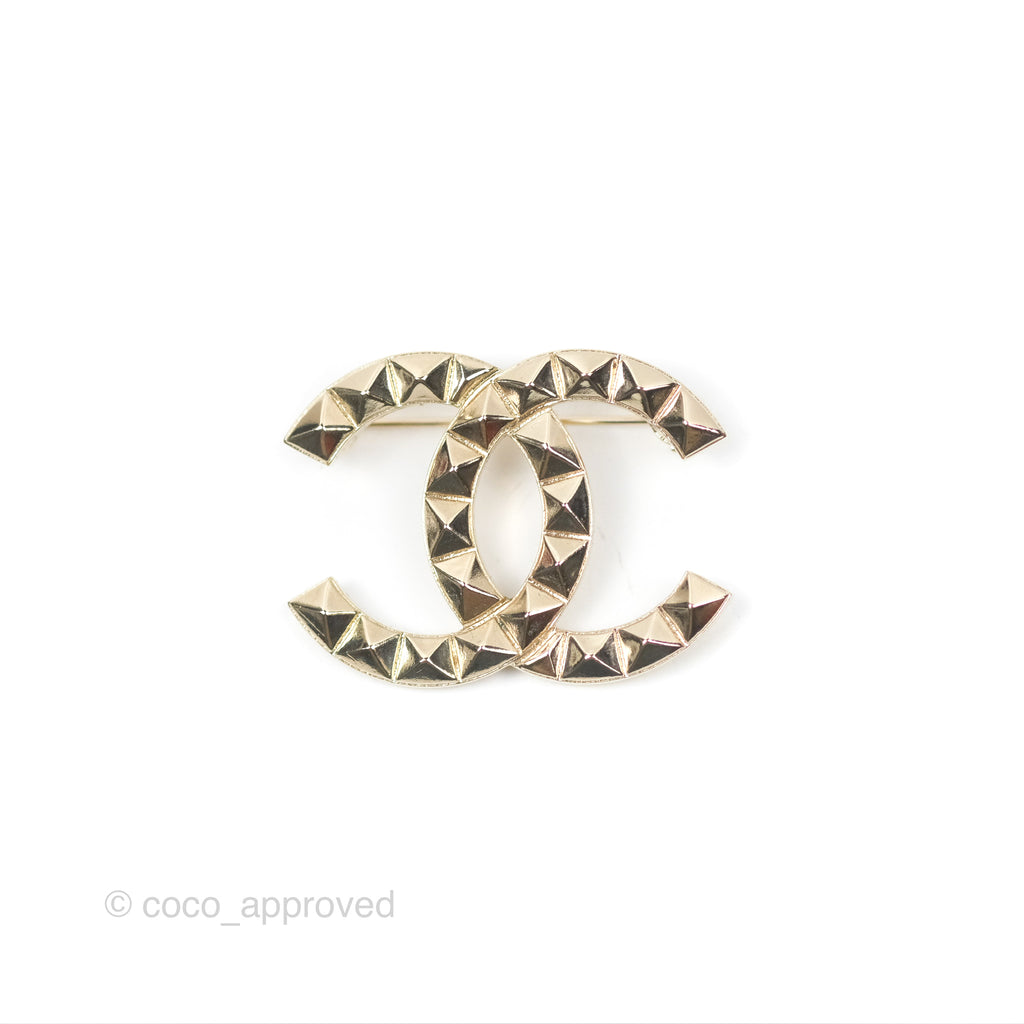 Chanel CC Brooch Gold Tone 17V