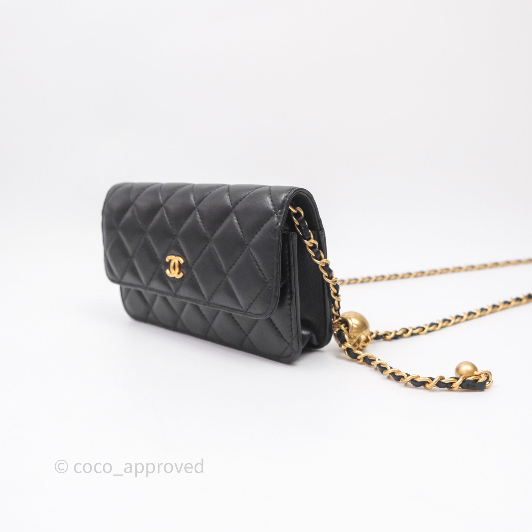 CHANEL ウォレット phoneholder レア！ ブラック 新品同様 Chanel Pearl Crush Mini WOC Phone Holder Black Lambskin – Coco