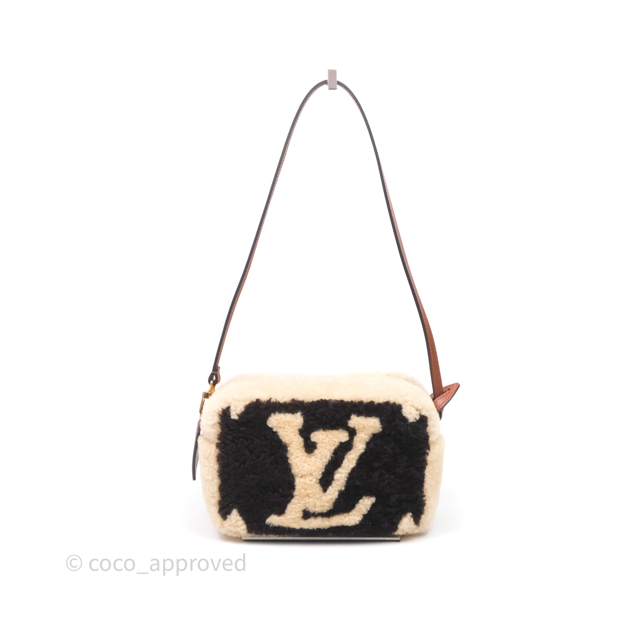 Louis Vuitton Teddy Beach Pouch Monogram – Coco Approved Studio