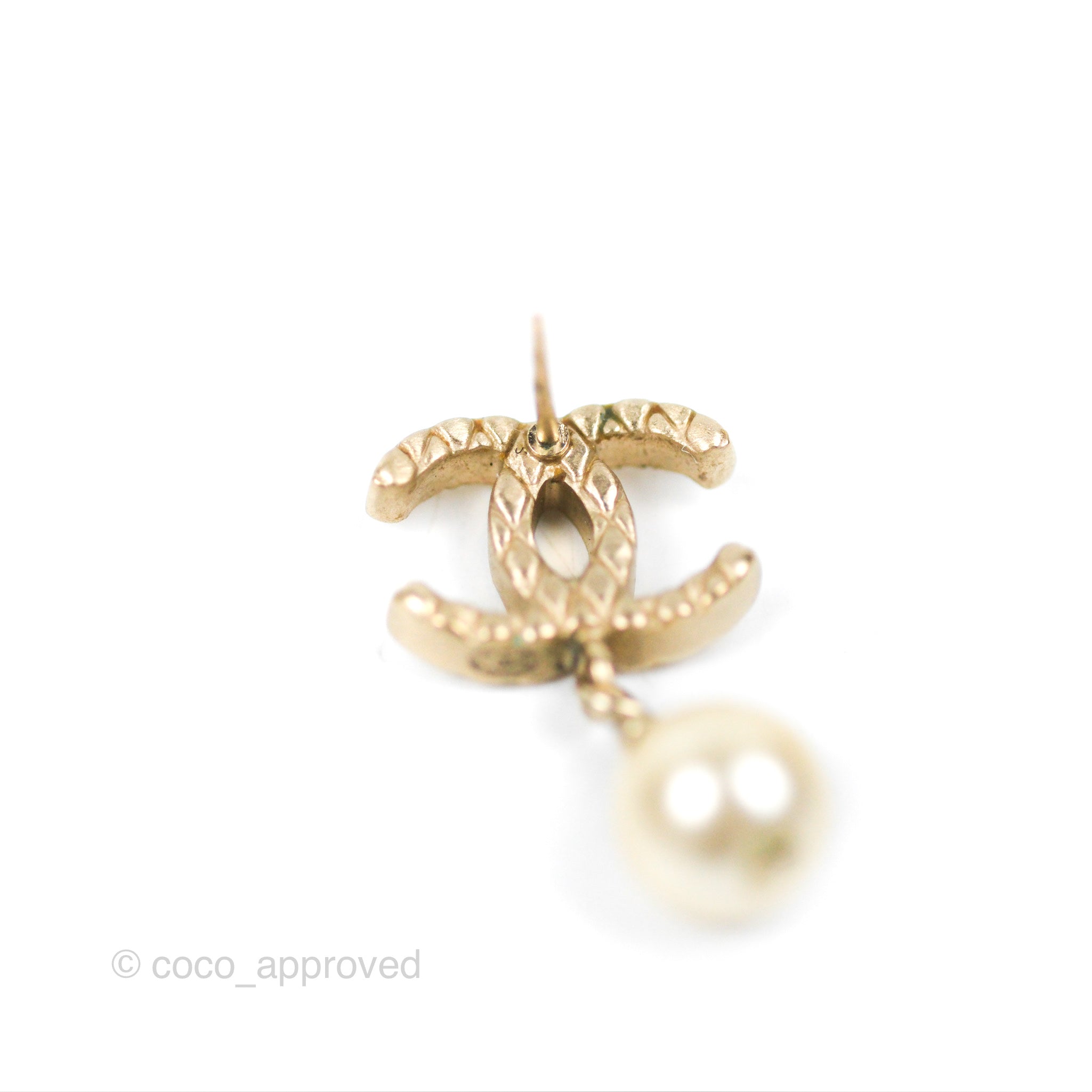 Chanel Crystal CC Drop Pearl Earrings Gold Tone 21V – Coco Approved Studio