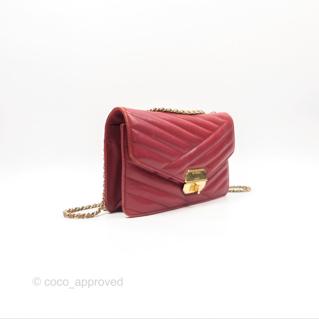 Chanel Chevron Shoulder Bag Red Calfskin Aged Gold Hardware