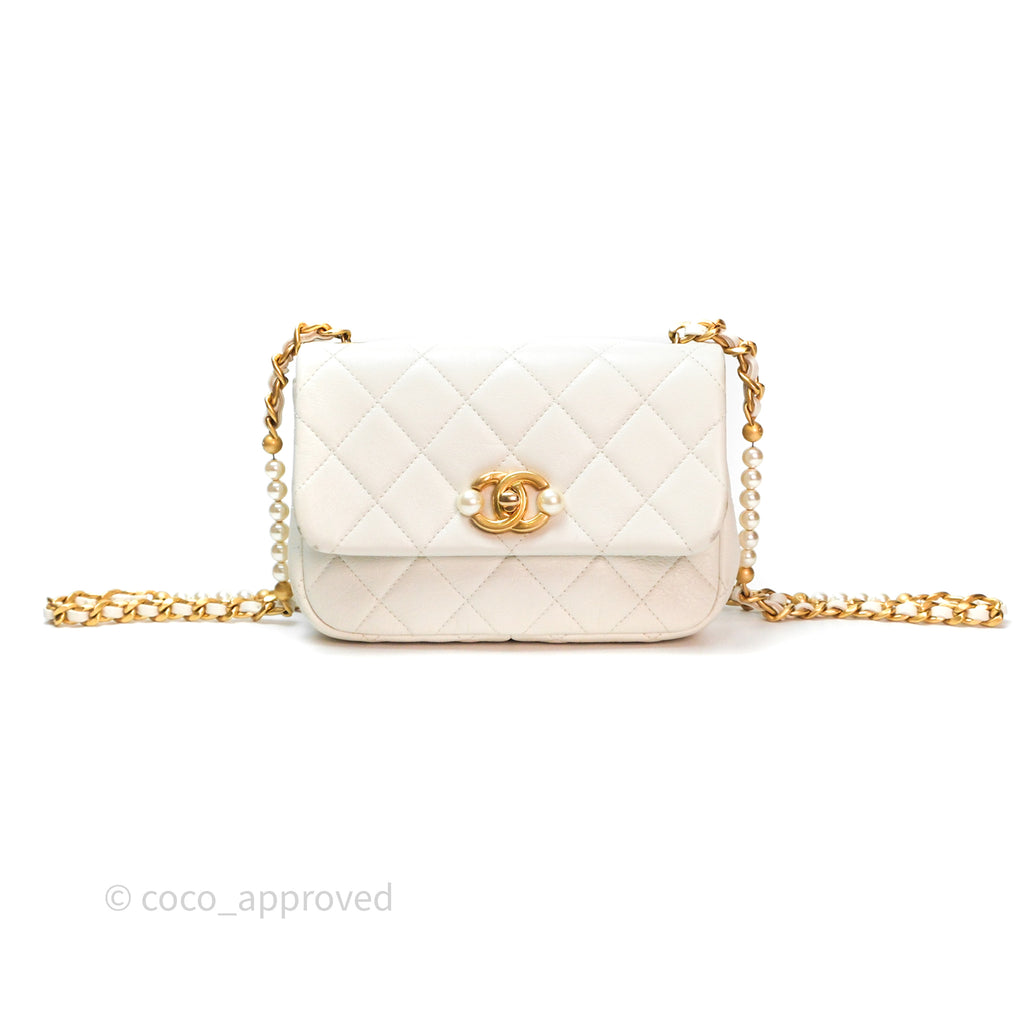 Chanel Quilted Pearl Flap Bag White Shiny Crumpled Calfskin Aged Gold Hardware 22C