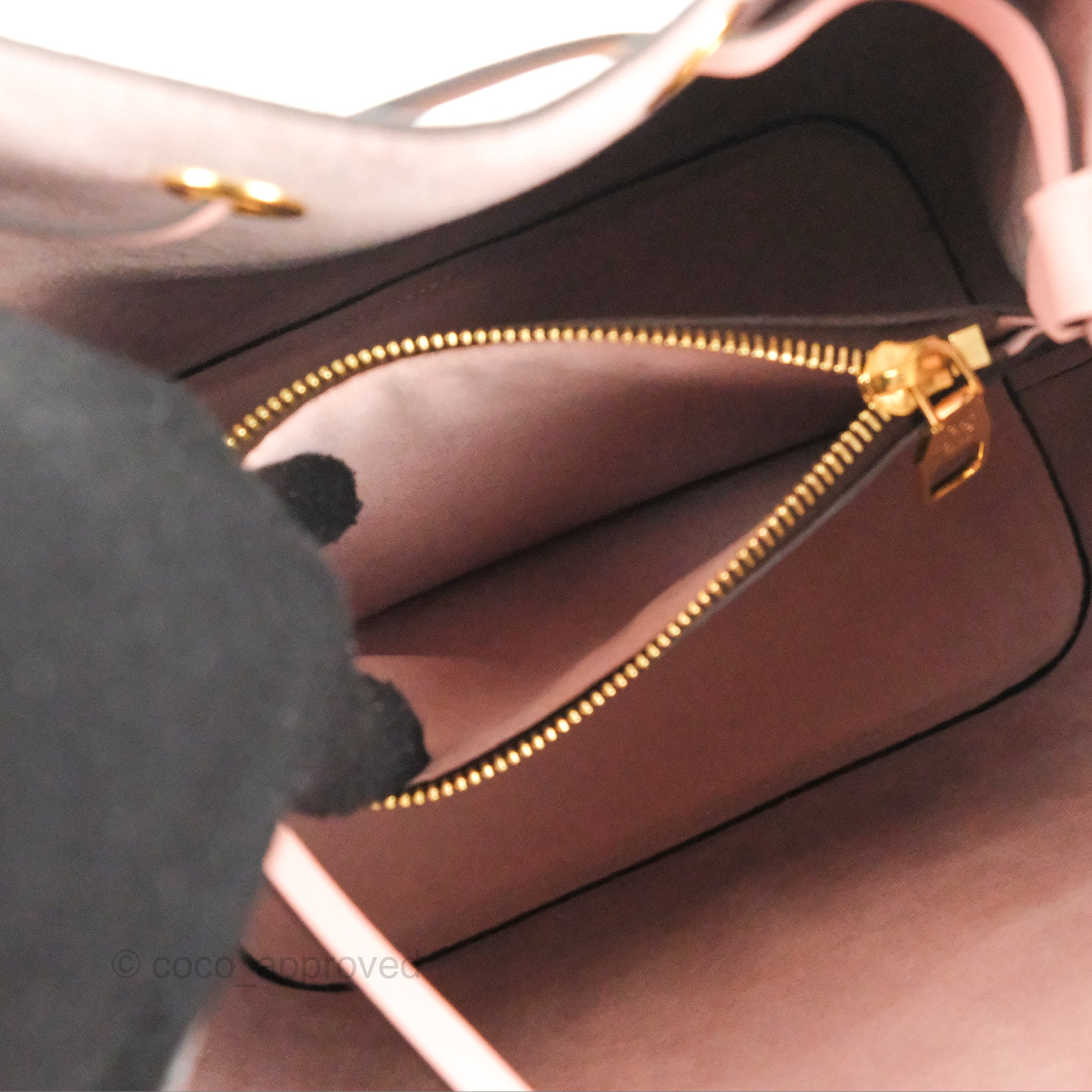 Louis Vuitton Rose Poudre Monogram Canvas Neonoe Bag - Yoogi's Closet