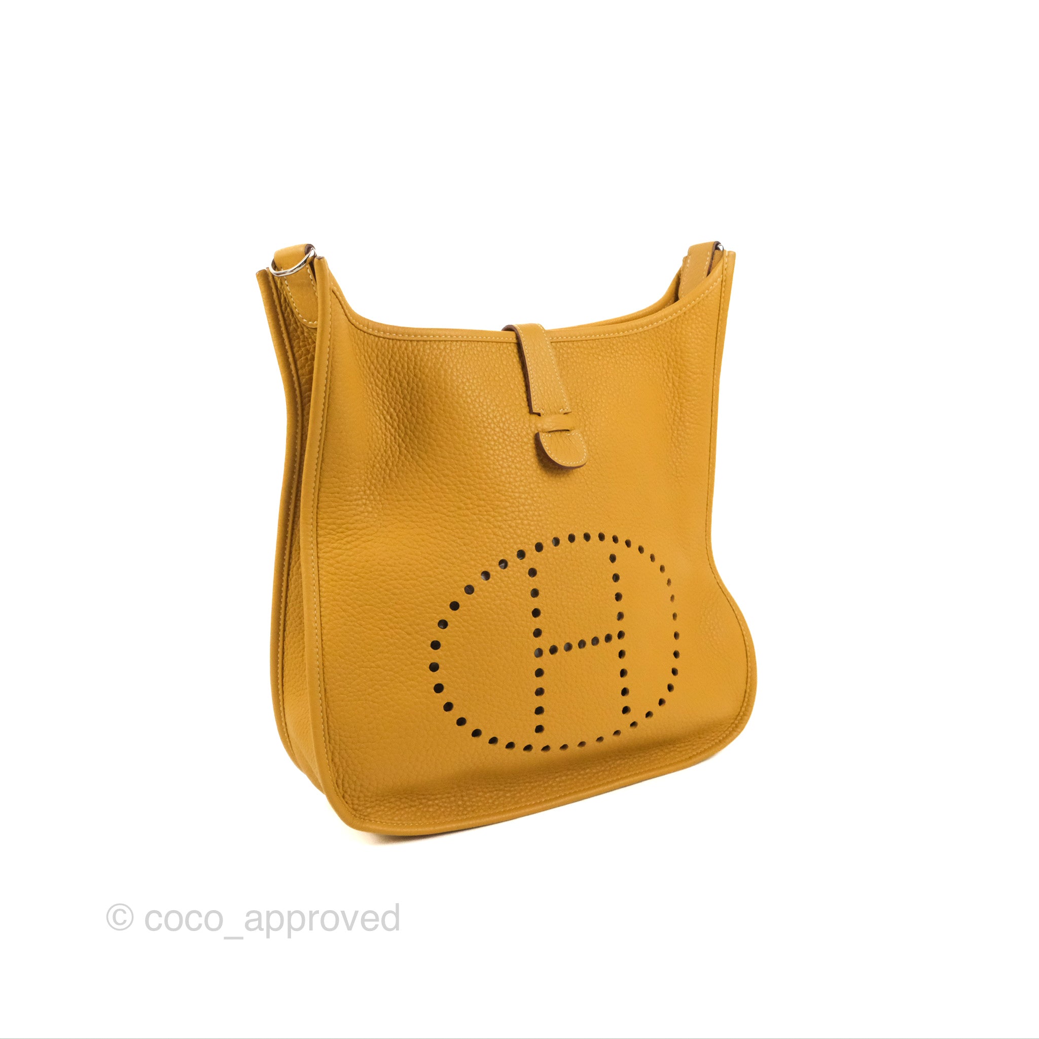 Sold at Auction: HERMES EVELYNE 3 PM Shoulder Bag Gold Taurillon