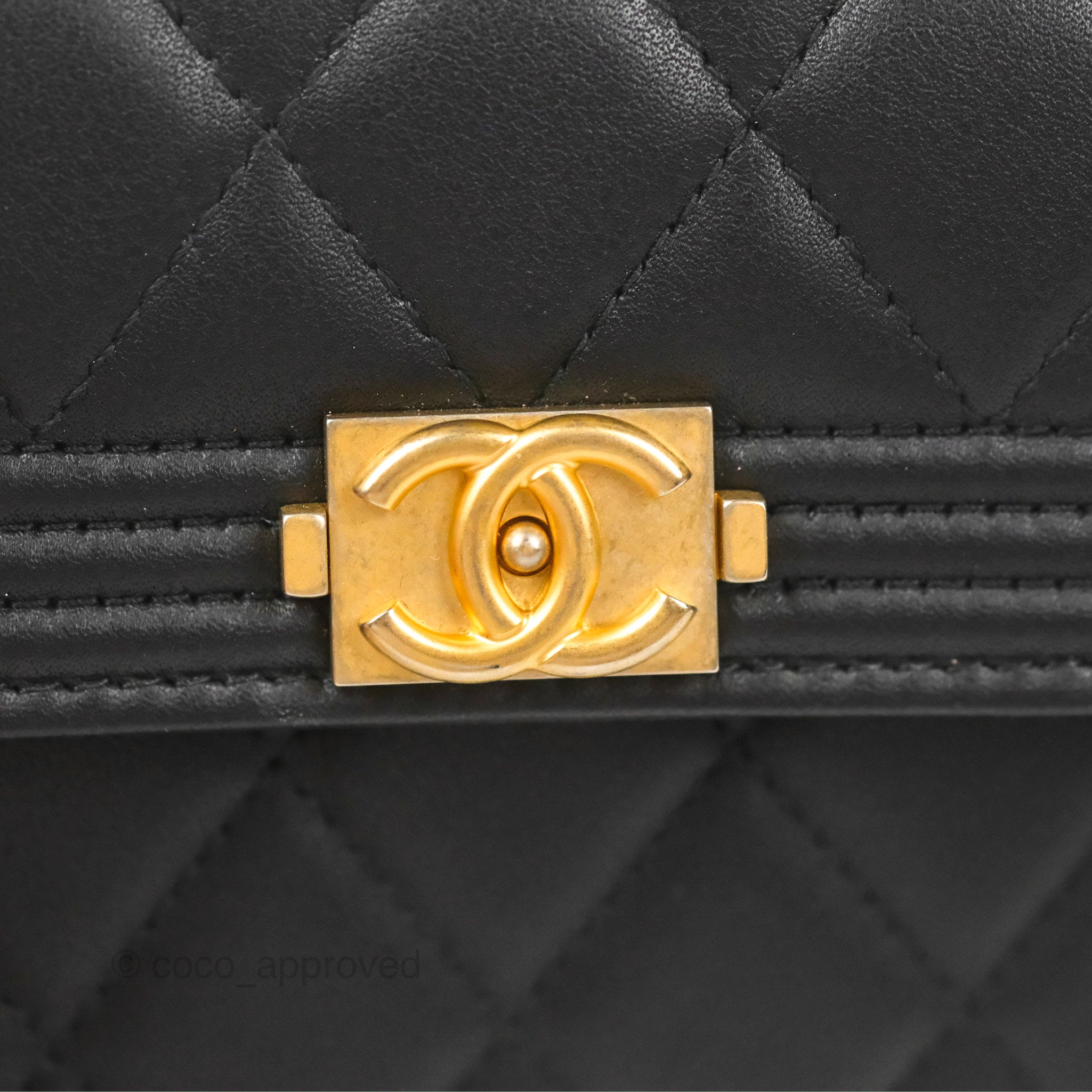 Chanel Black and Hot Pink Matrass Coco Mark Bifold Leather Wallet –  Marinaloanandjewelry