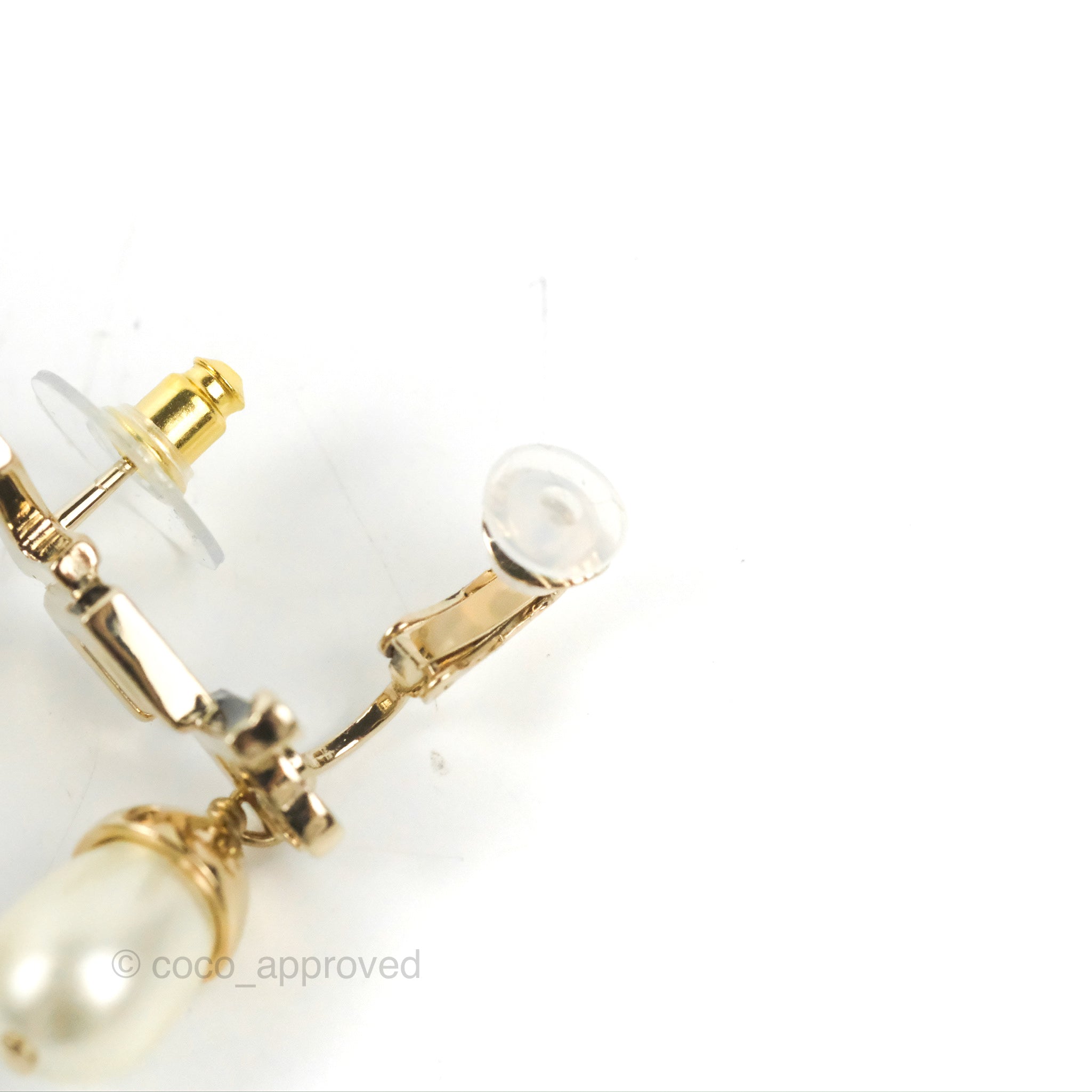 Vintage Pearl Gold Screw Back Earrings