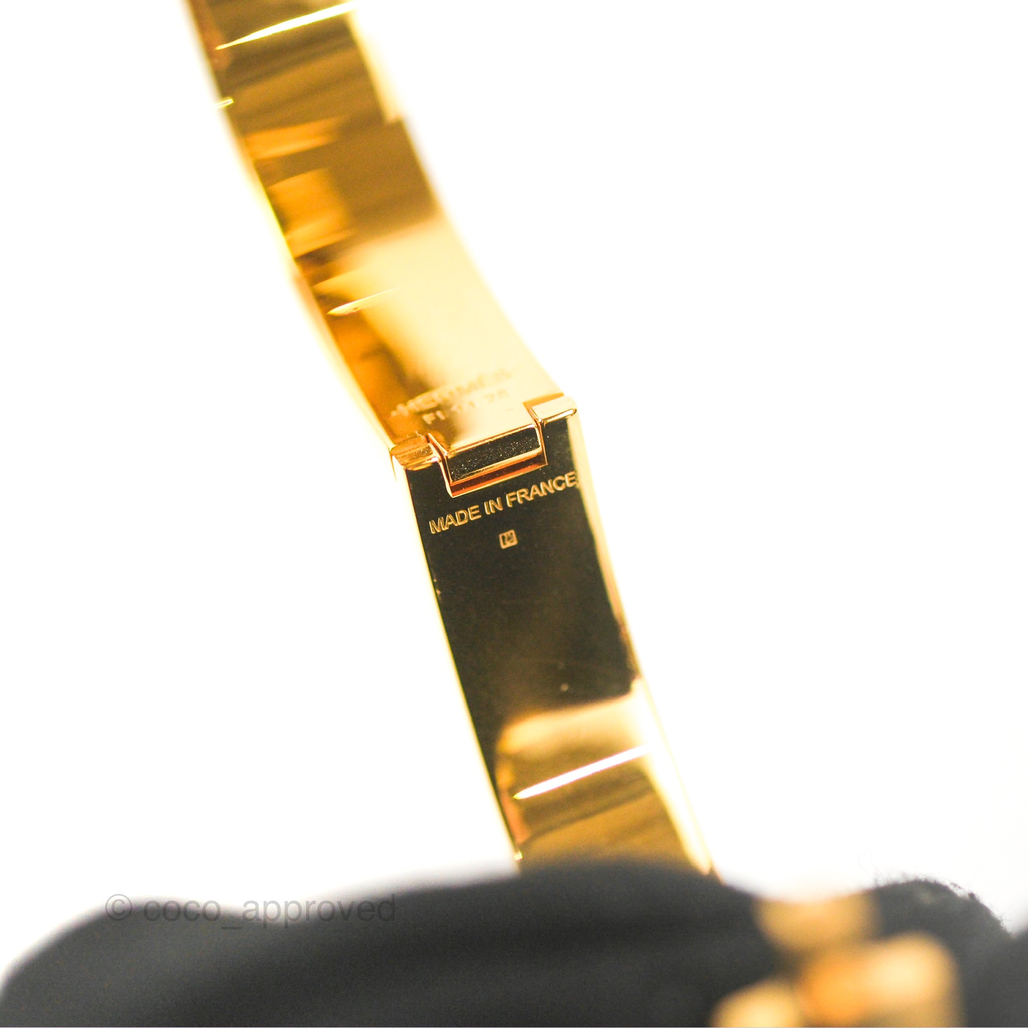 Hermès Clic HH Bracelet Matte Black Brushed Gold – Coco Approved