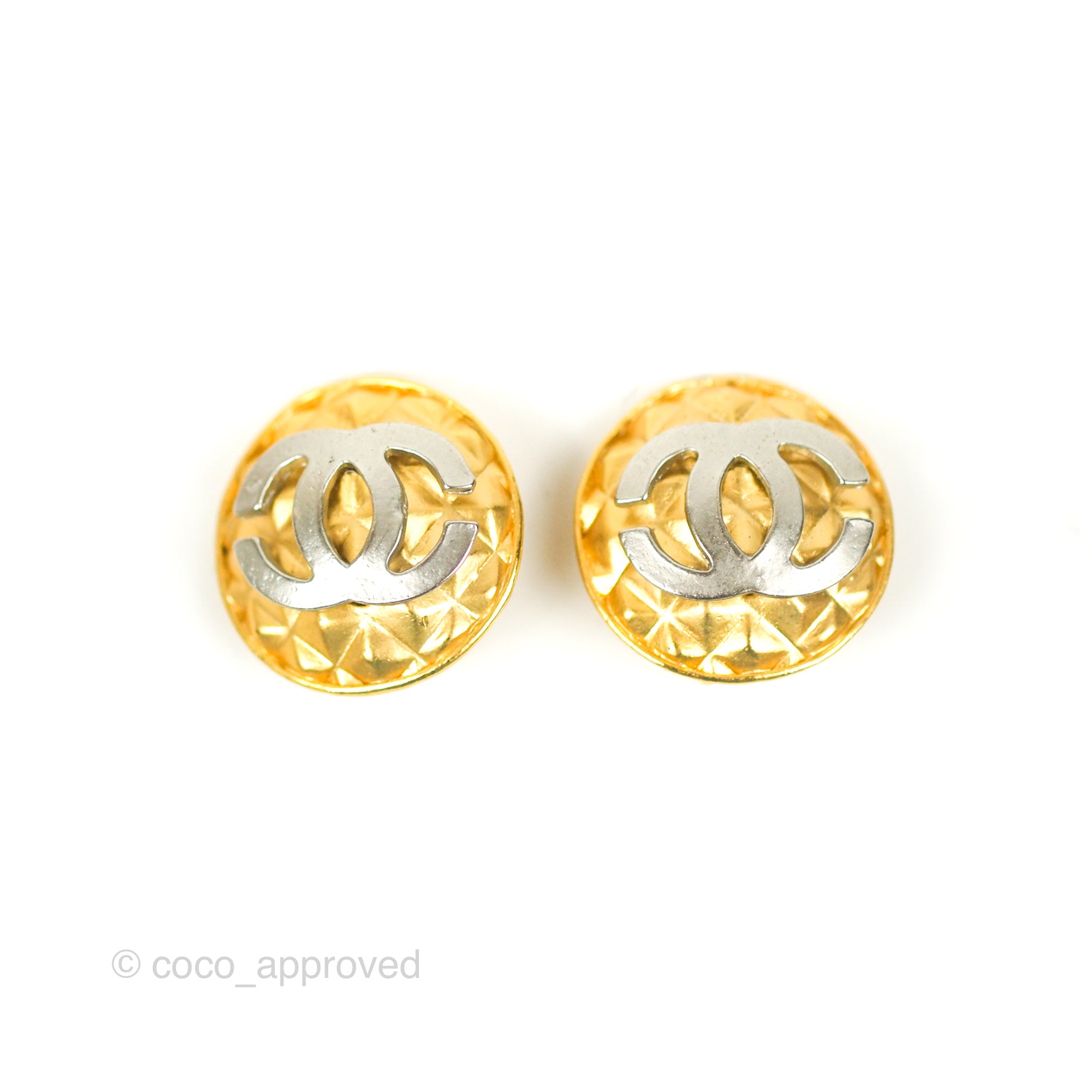 Chanel Vintage Gold Metal and Pearl Cabochon Round Clip On Earrings – OPA  Vintage