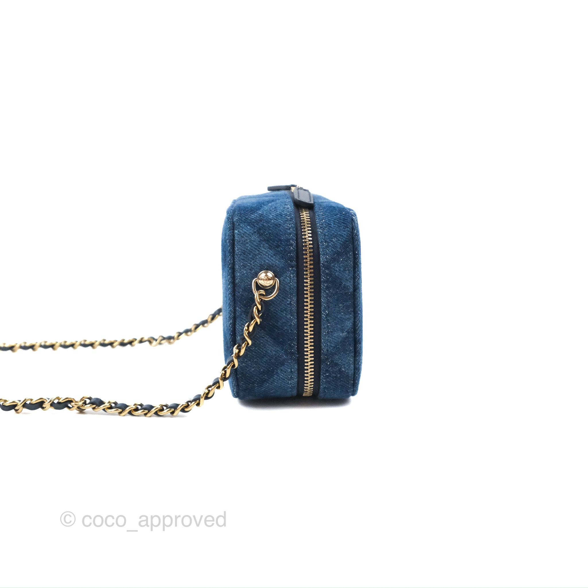 CHANEL - Handbag model Camera in navy blue quilted lea…