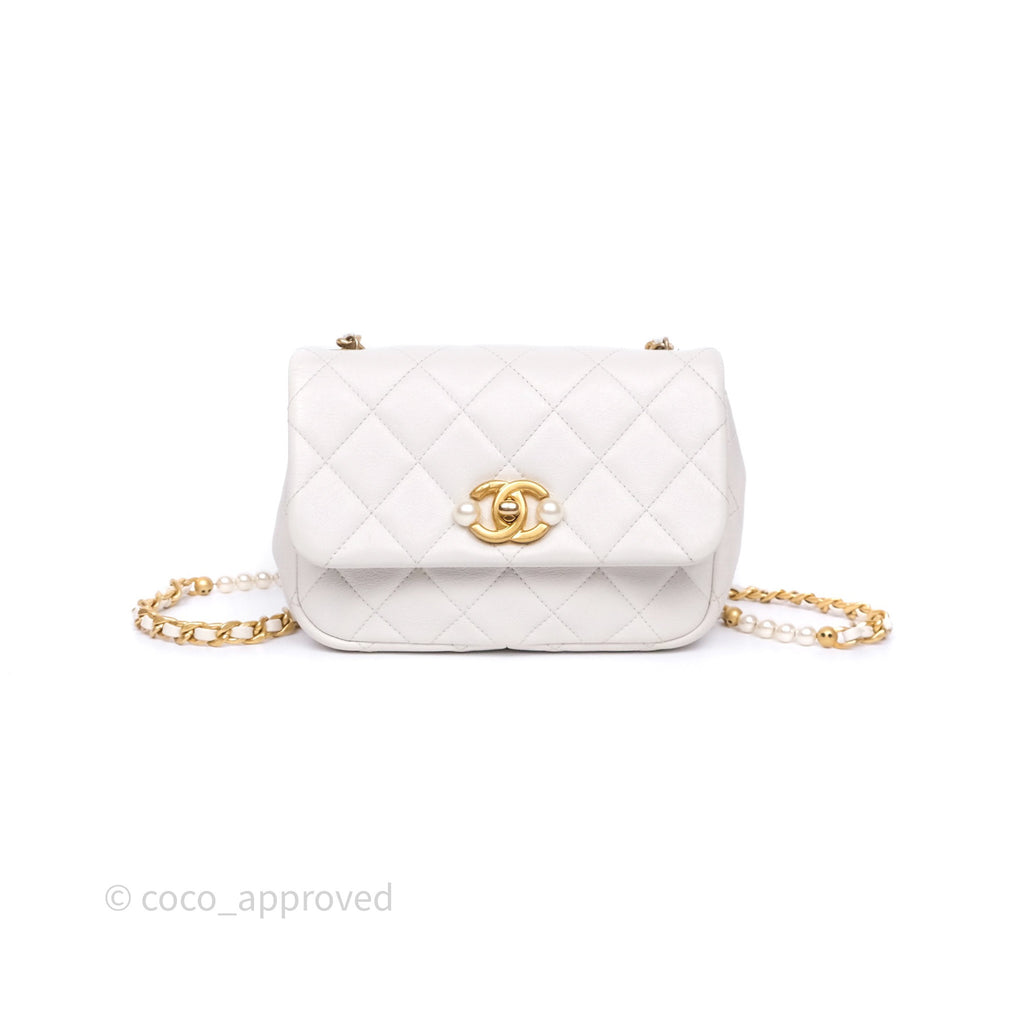Chanel Quilted Pearl Flap Bag White Shiny Crumpled Calfskin Aged Gold Hardware 22C