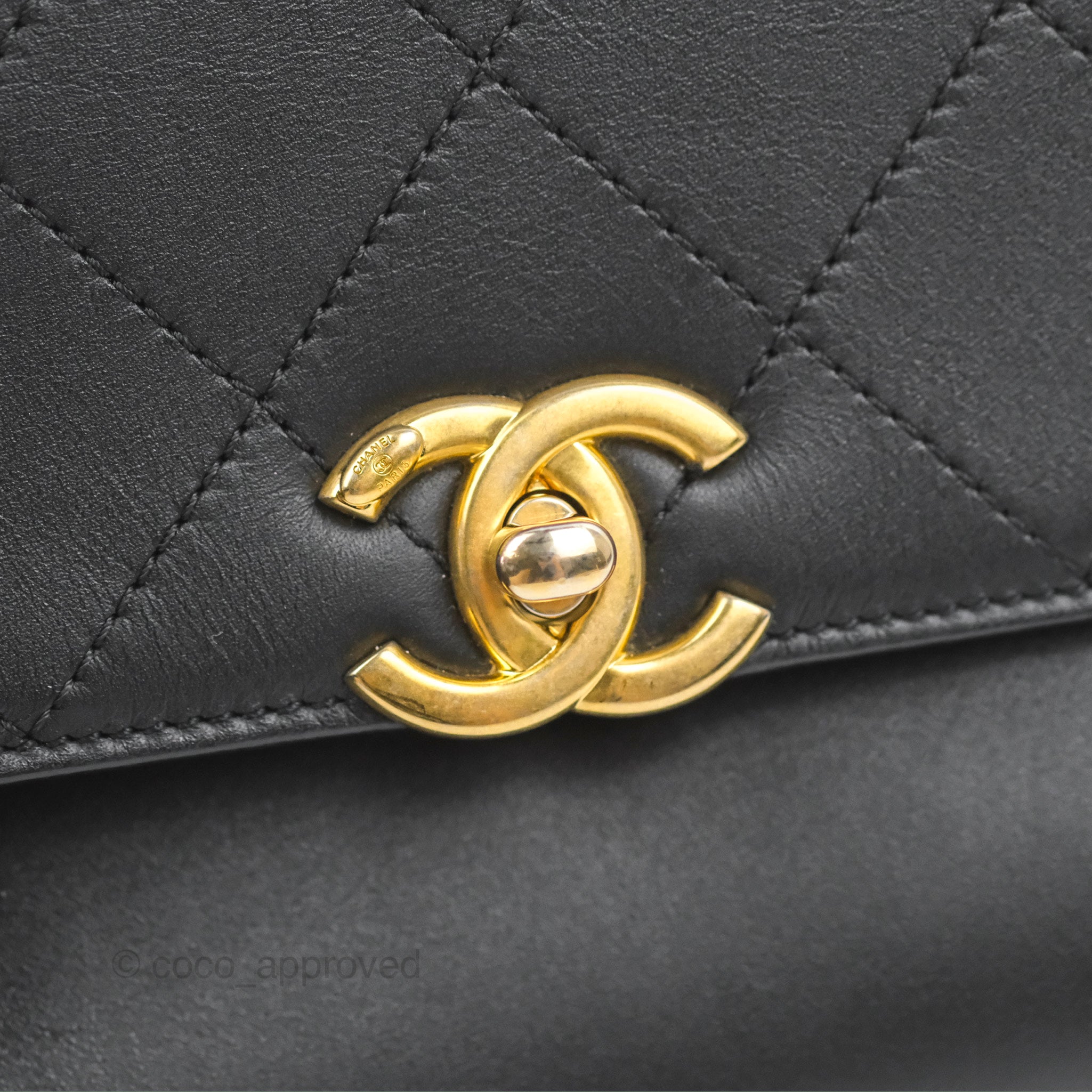 CHANEL CLASSIC VINTAGE BLACK QUILTED LAMBSKIN 24K GOLD CHAIN CC CHARM TOTE  BAG | eBay