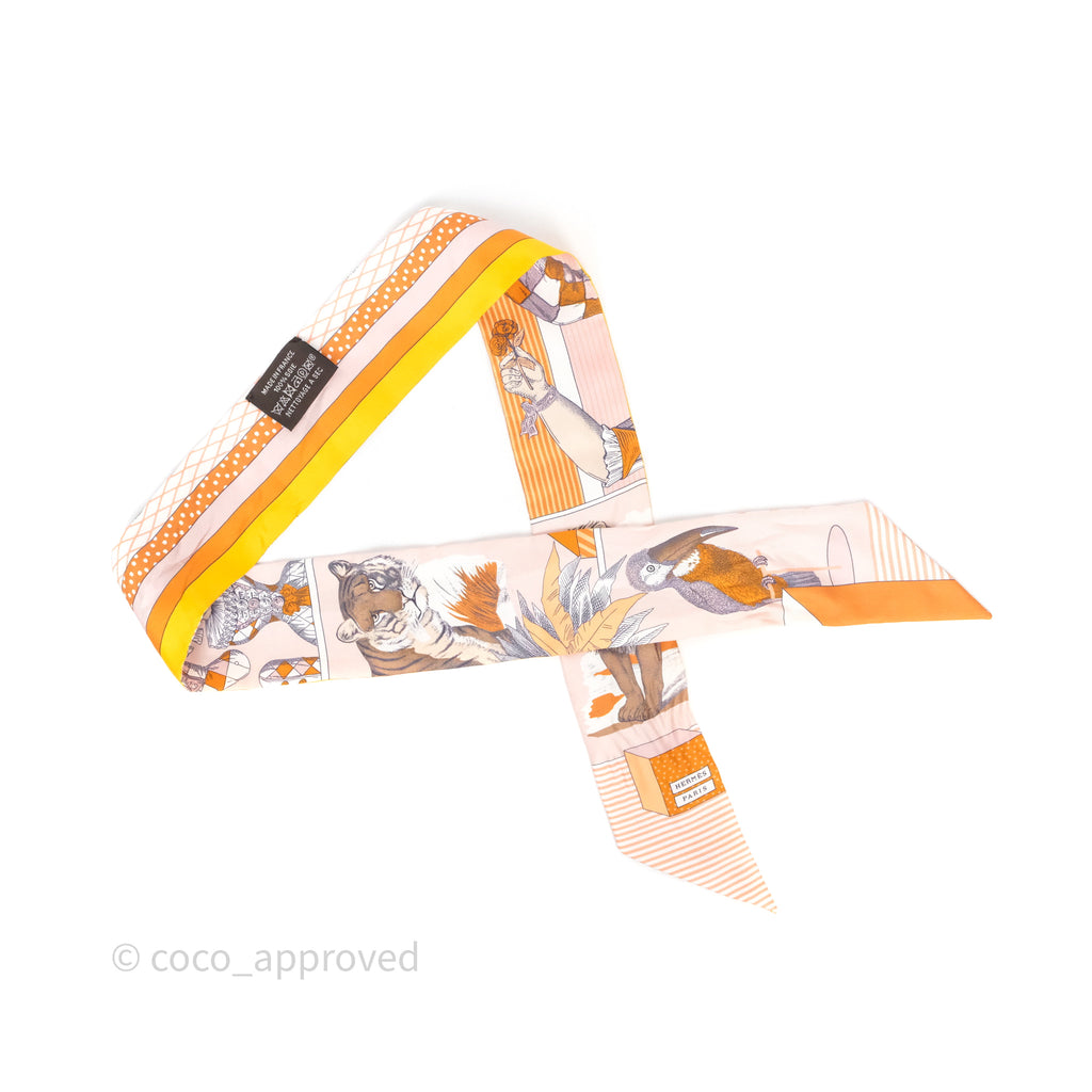 Hermes Grand Theatre Nouveau Silk Twilly Poudre / Orange Cuit / Caramel