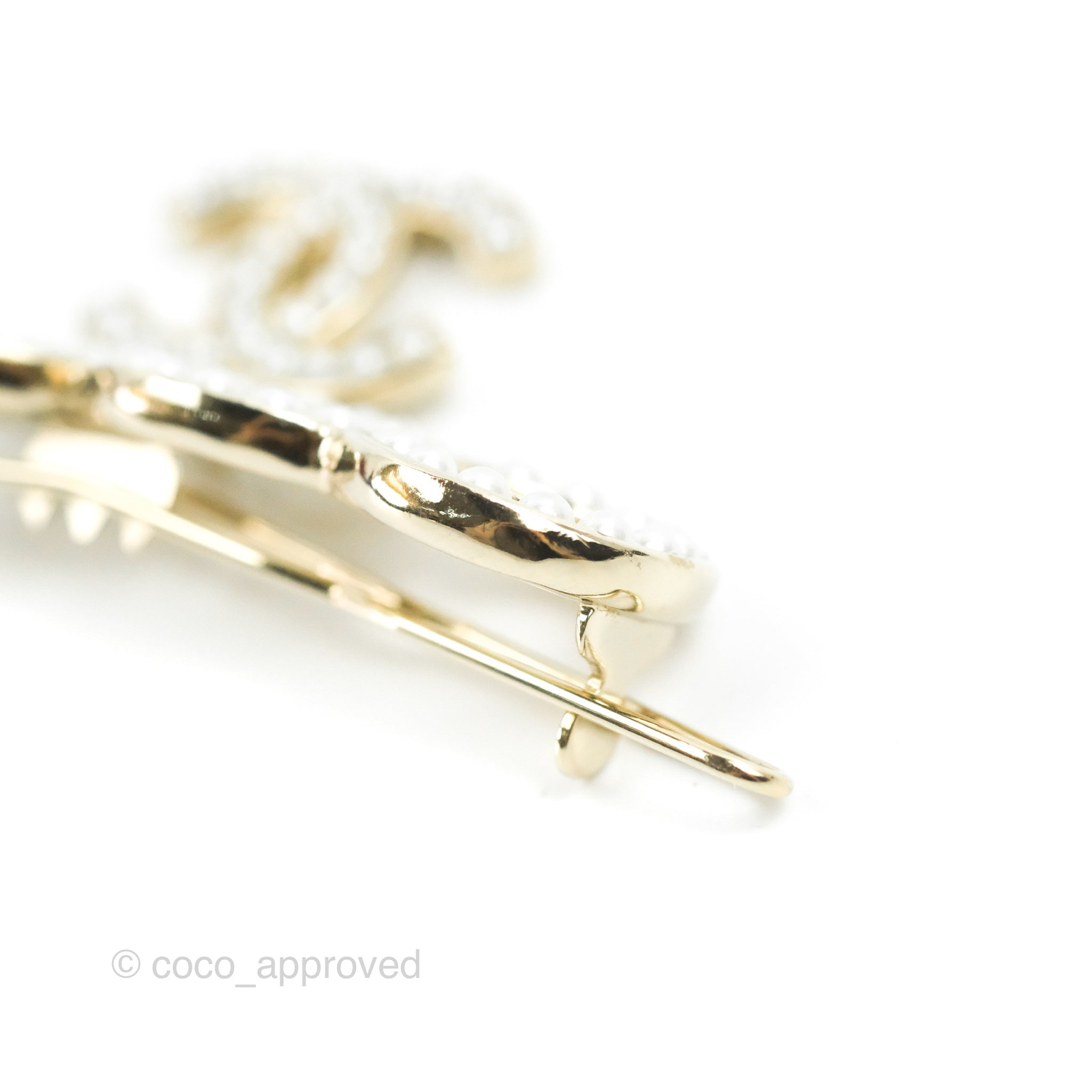 ChaneI Pearl Embellished CoCo Dangle Logo Hair Barrette Gold-Tone Chanel Coco Mark Pearl Hair Clip CC in Gold – the luxury cabinet main image 2