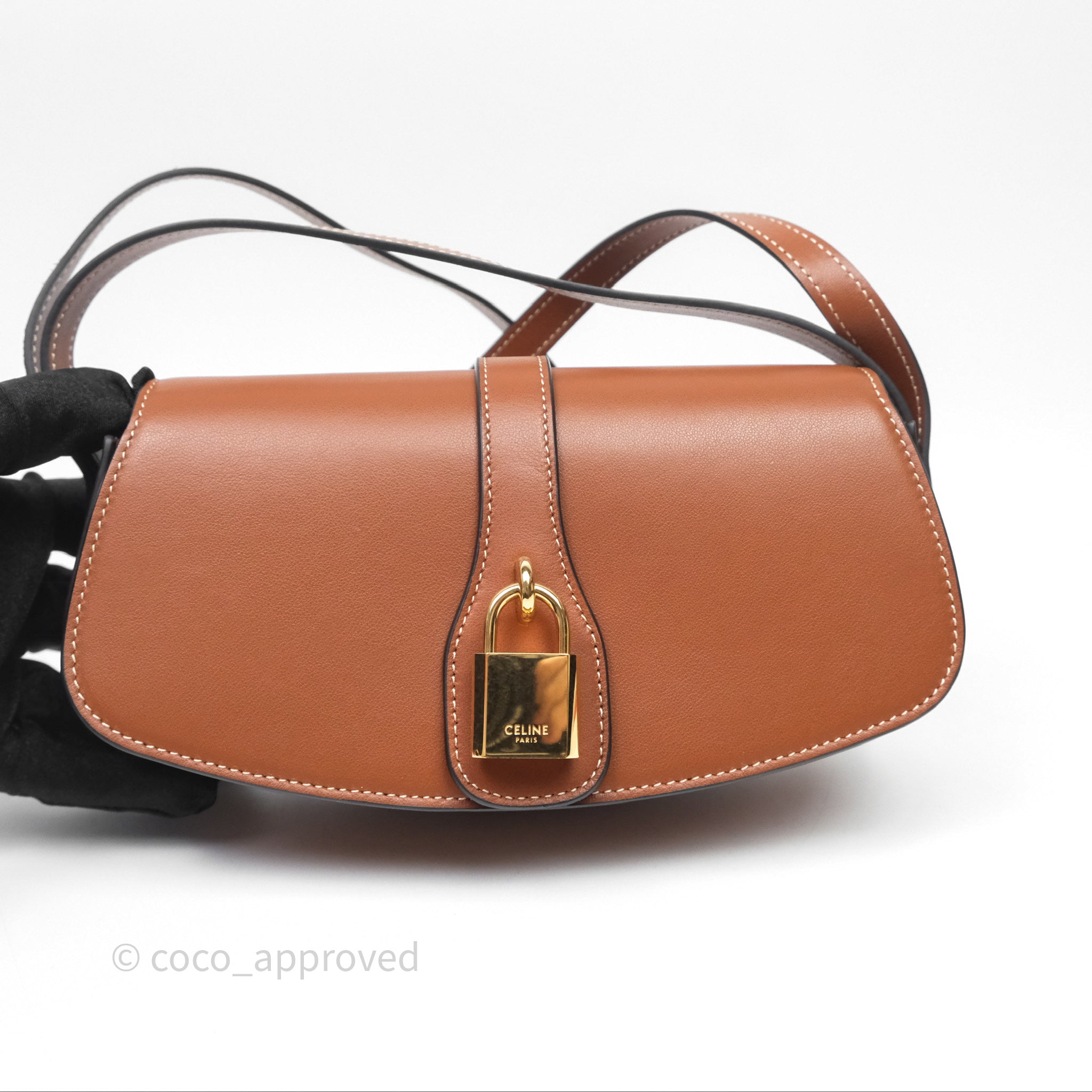 【限定数量】 Celine Clutch On Strap Tabou in Triomphe Tan CLUTCH ON STRAP TABOU IN TRIOMPHE CANVAS AND CALFSKIN - TAN