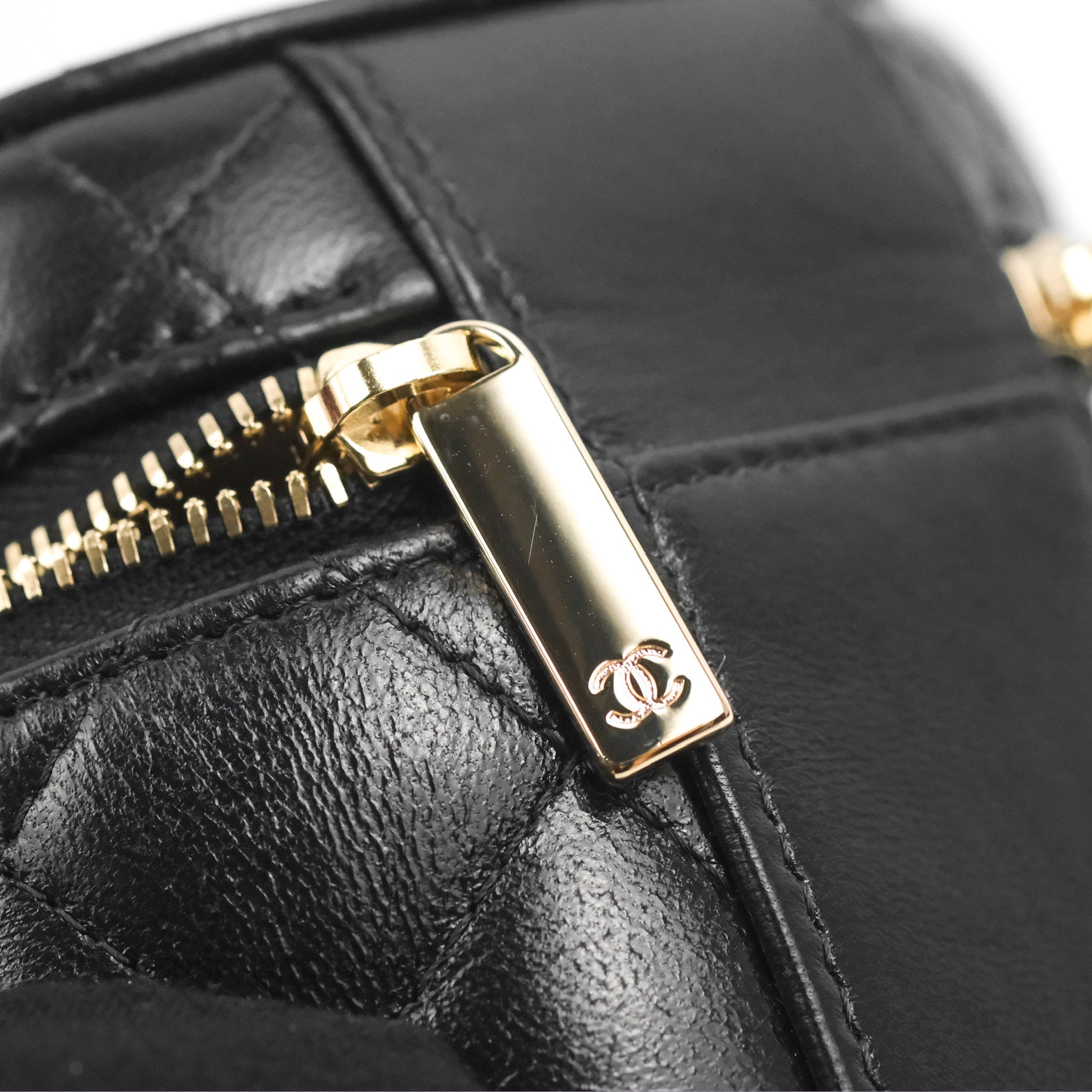 Chanel 22S Mini Vanity Top Handle Case Black Shiny Lambskin