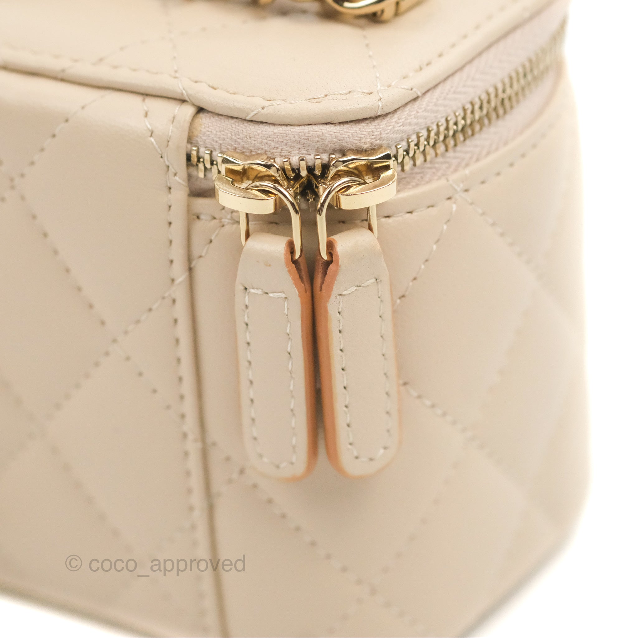 Chanel Mini Top Handle Vanity With Chain Ecru/Beige Lambskin Gold Hard –  Coco Approved Studio