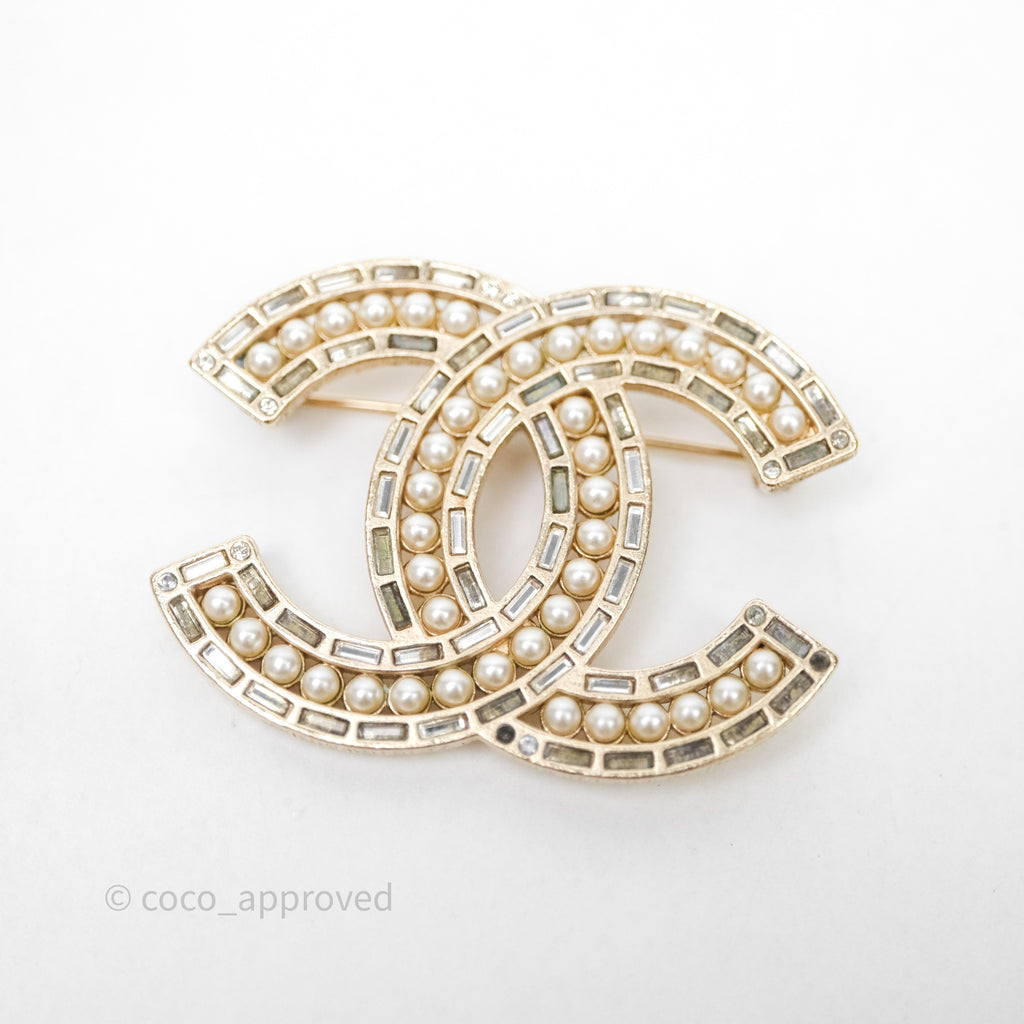 Chanel Pearl Crystal CC Logo Brooch Gold Tone 17V – Coco Approved