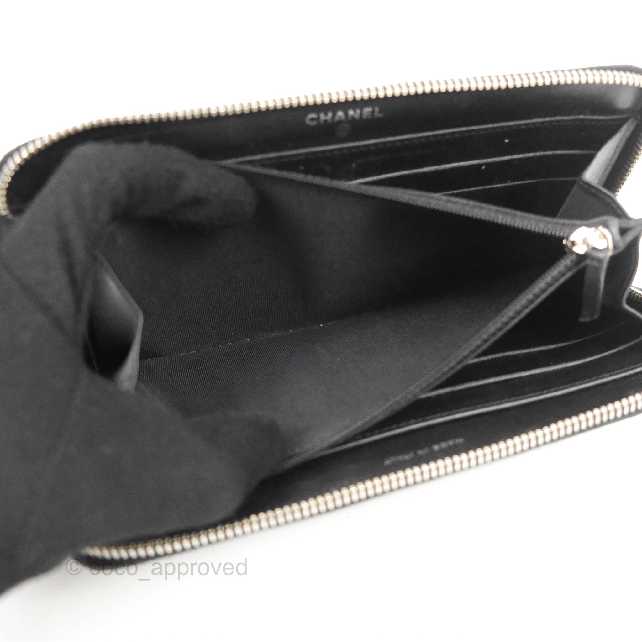 inside chanel zip wallet