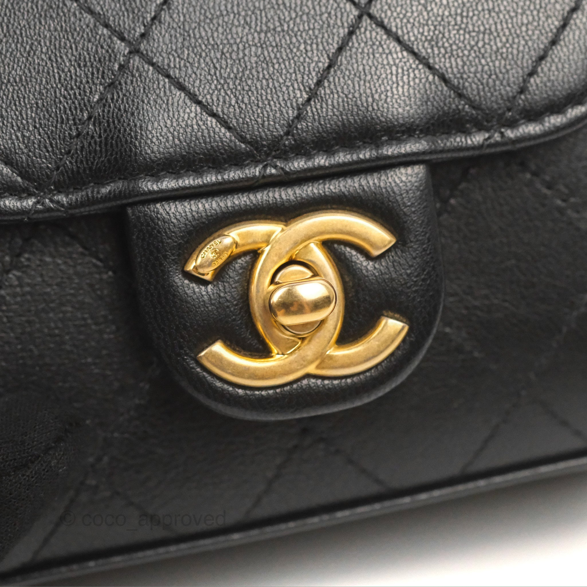 Chanel Navy Chic Pearls Small Flap Bag In Leather With Gold Hardware –  Trésor Vintage