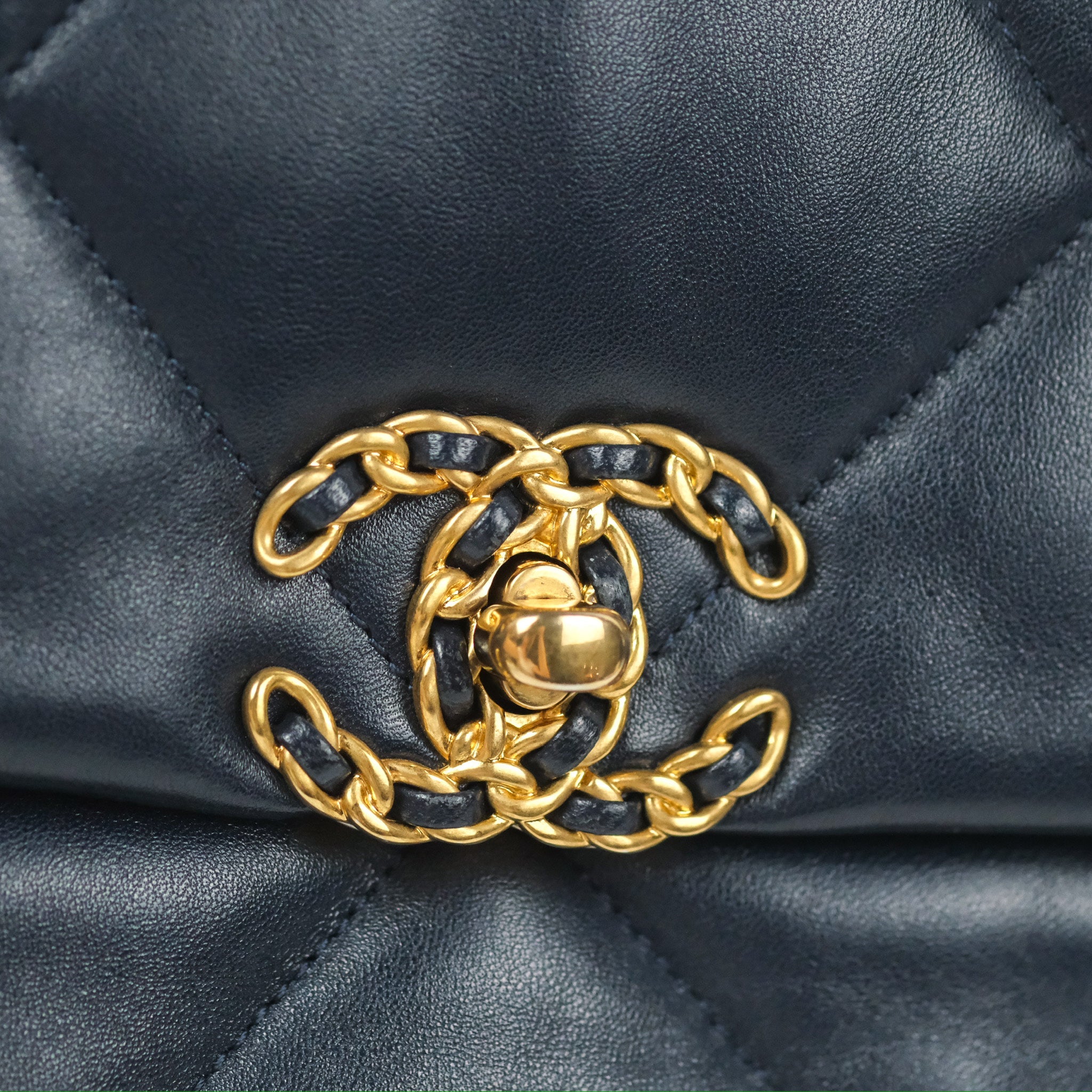 chanel flap 19 bag small