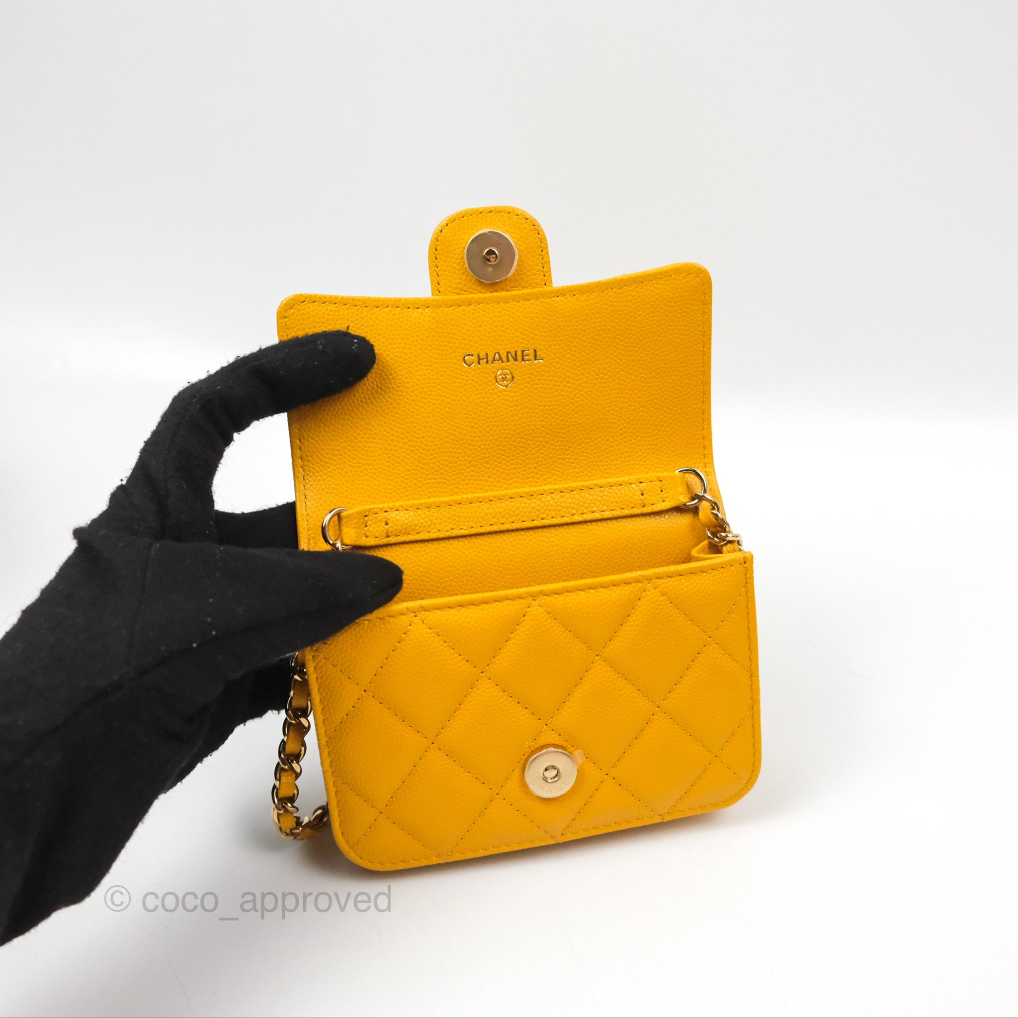 CHANEL チェーンウォレット　ミニ　イエロー キャビアスキン Chanel Mini Wallet With Chain Yellow Caviar Gold Hardware – Coco