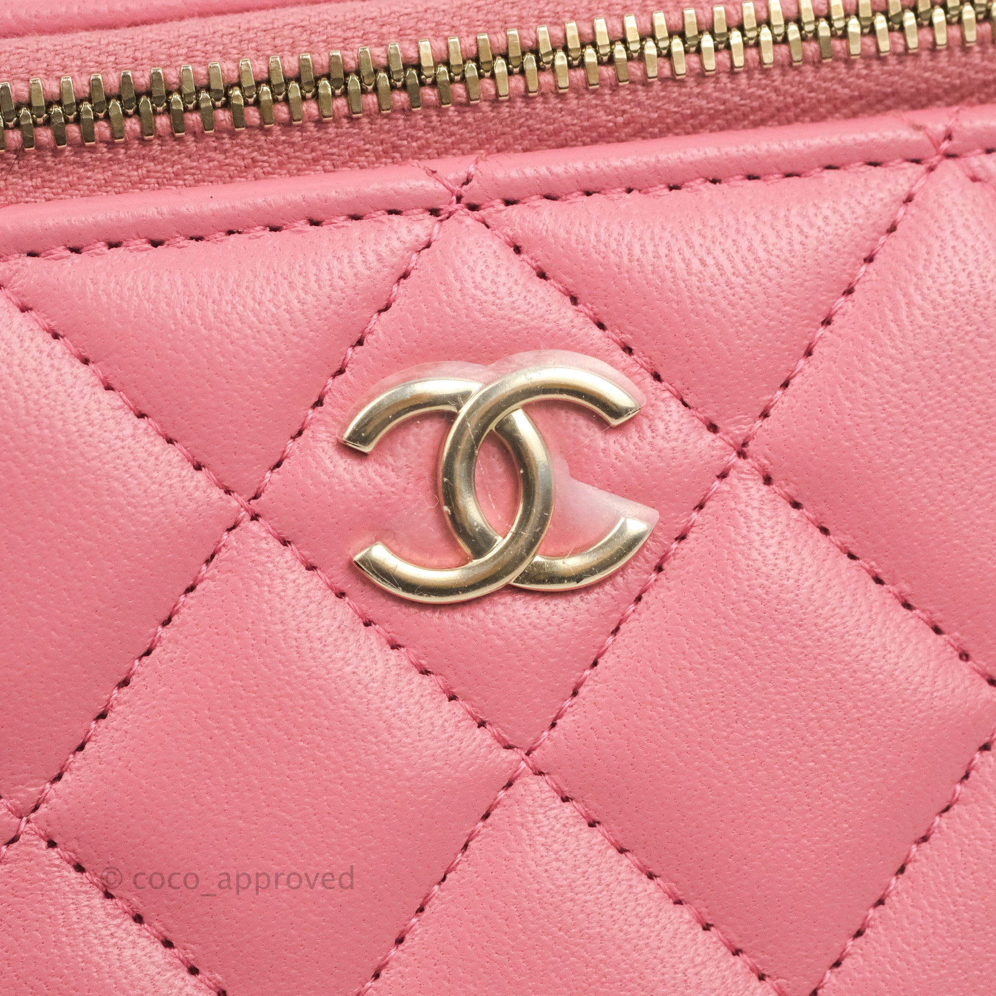 CHANEL Metallic Lambskin Quilted Round Mini Vanity Case With Chain