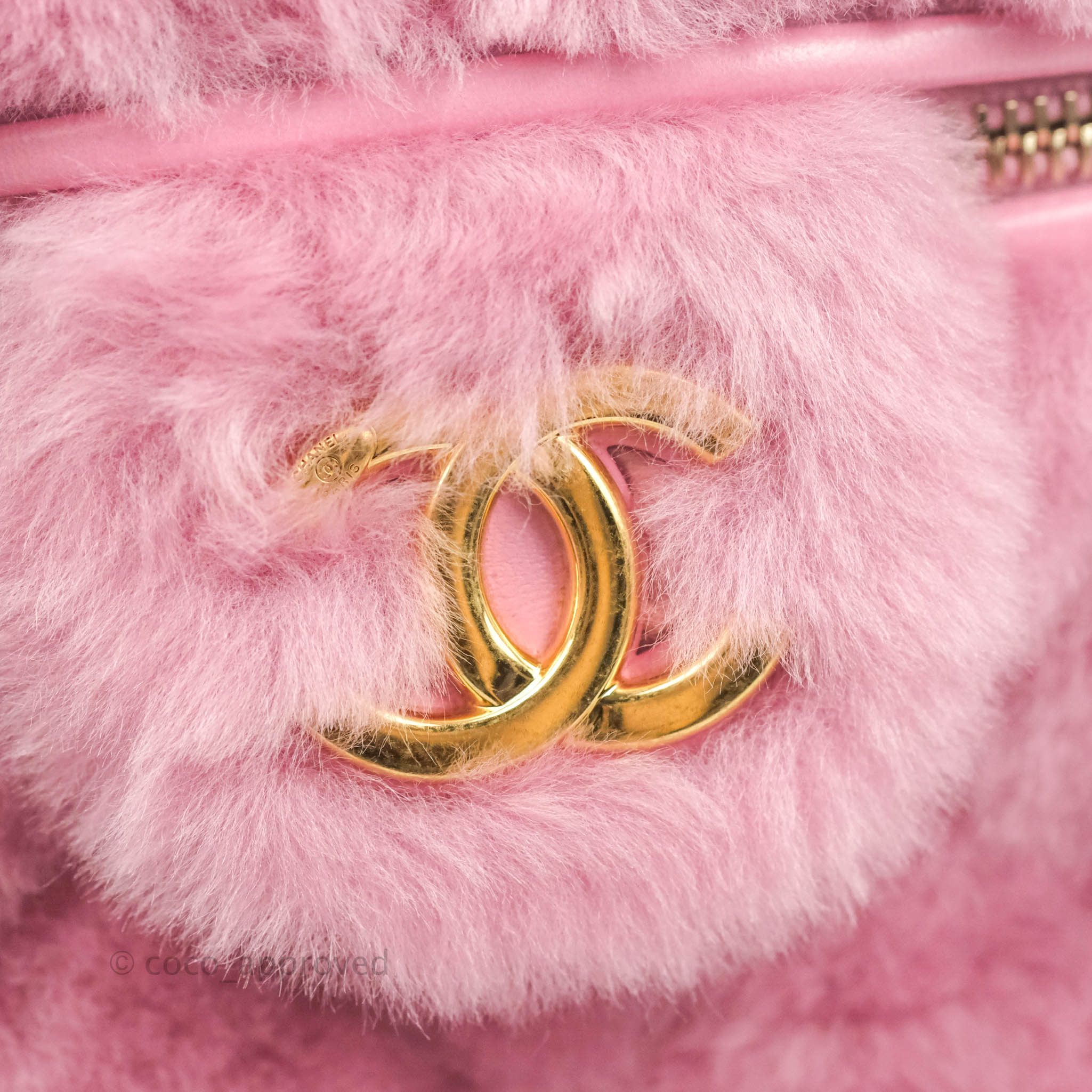 Bonhams : CHANEL LIGHT PINK LAMBSKIN PHONE BAG VANITY CASE WITH GOLD TONED  CHAIN (includes serial sticker, authenticity card, original dust bag and  box)