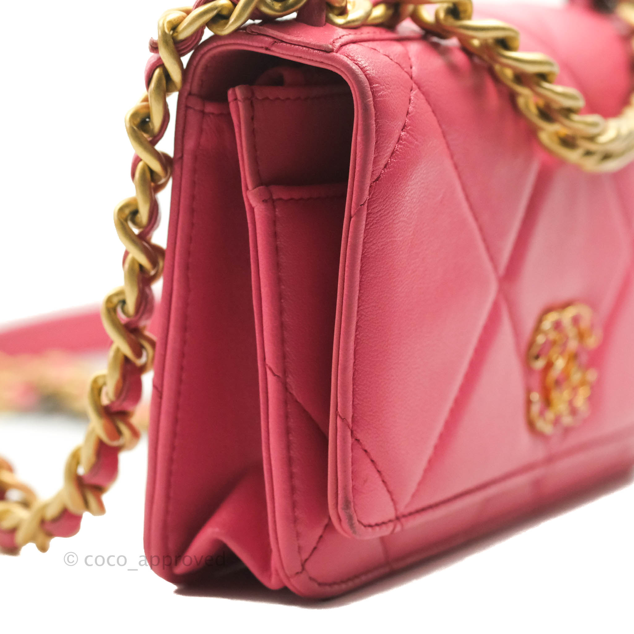 Chanel 19 wallet on chain Pink Coral Leather ref.730174 - Joli Closet