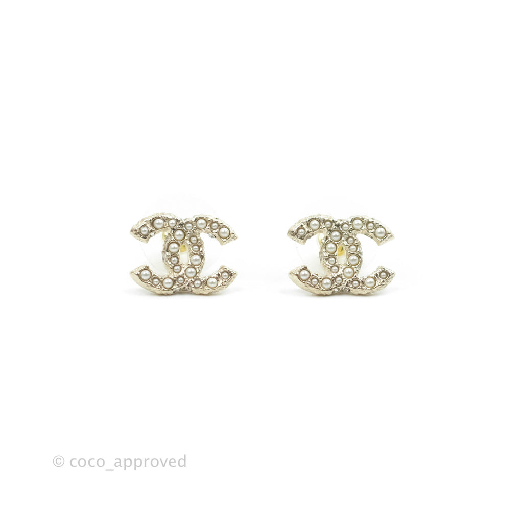 Chanel Pearl CC Earrings Gold Tone 22V