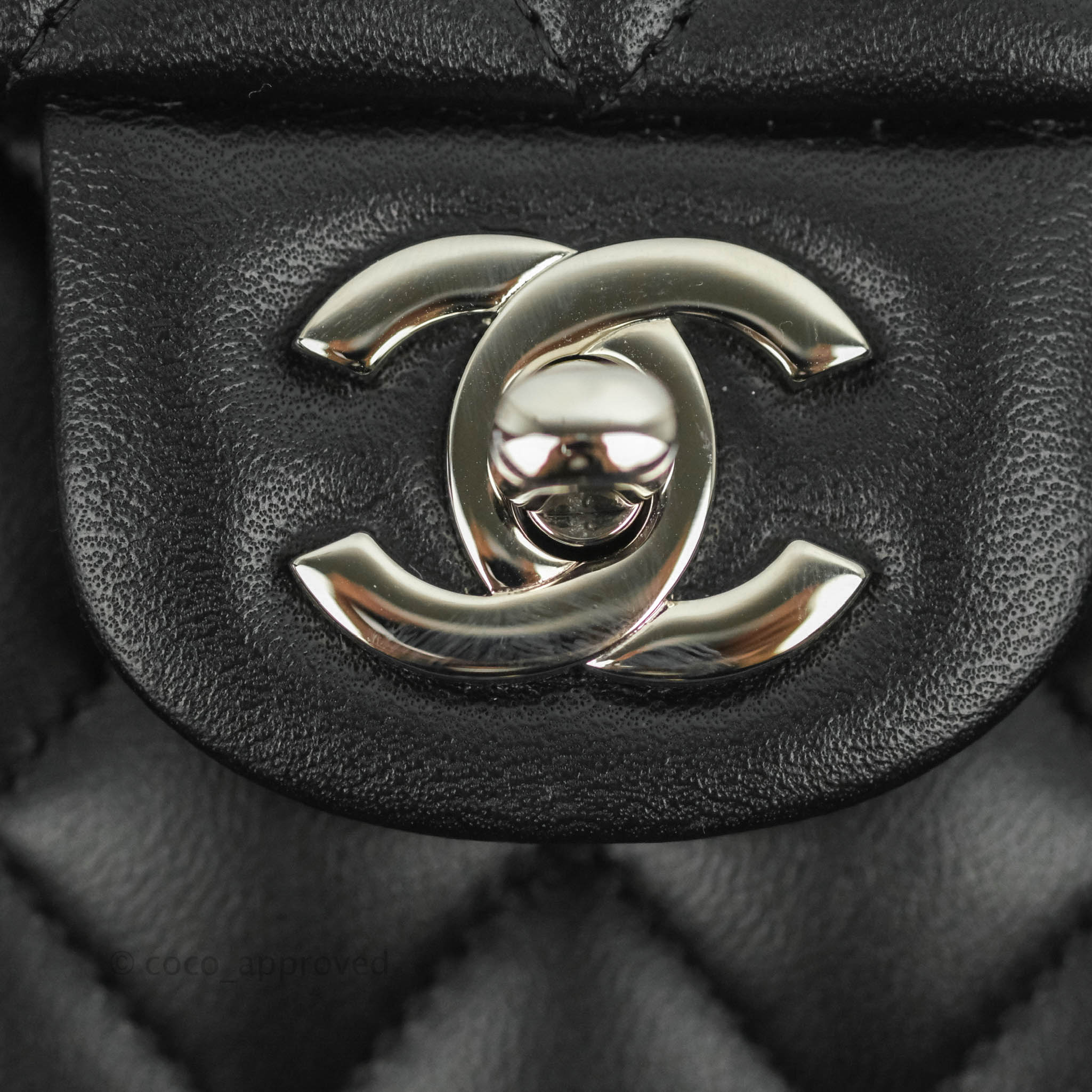 Chanel Black Small Chevron Lambskin Single Flap Golden Leather ref.931009 -  Joli Closet